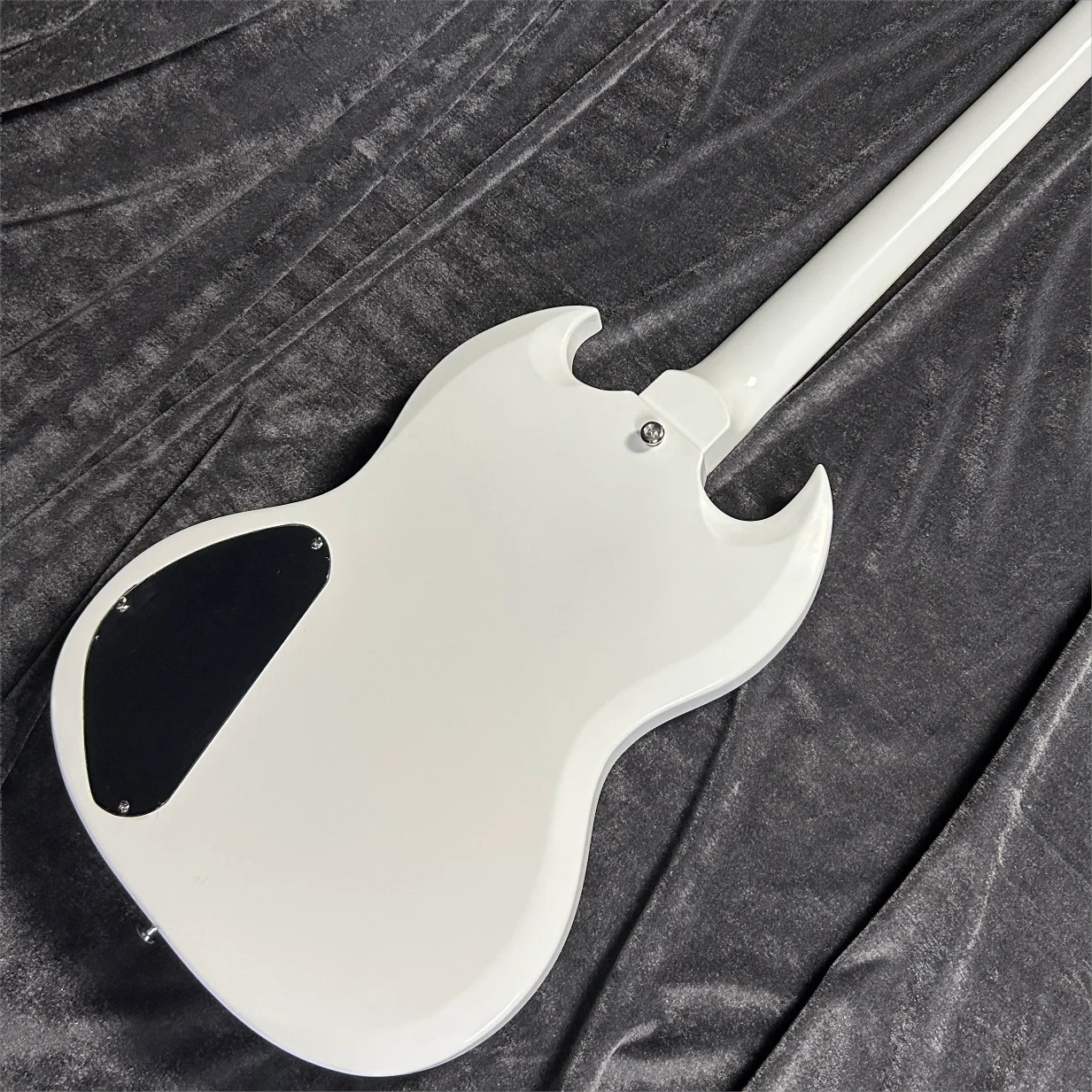 Good Sound Comfortable Hand White SG Electric Guitar 22 Tone Position Roosewood Fingerboard Mahogany Body Free Transportation