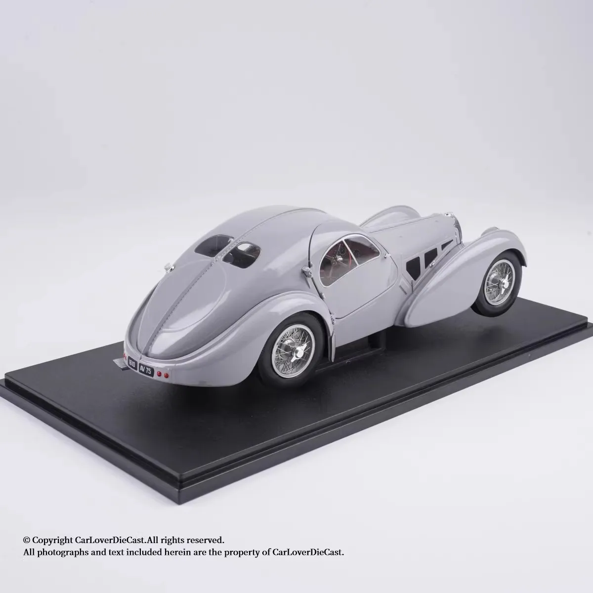 Solido 1/18 Bugatti Atlantic Type 57 SC 1937 Diecast Car Model with Two Openable Doors Limited Version Cars Boy Birthday Gift