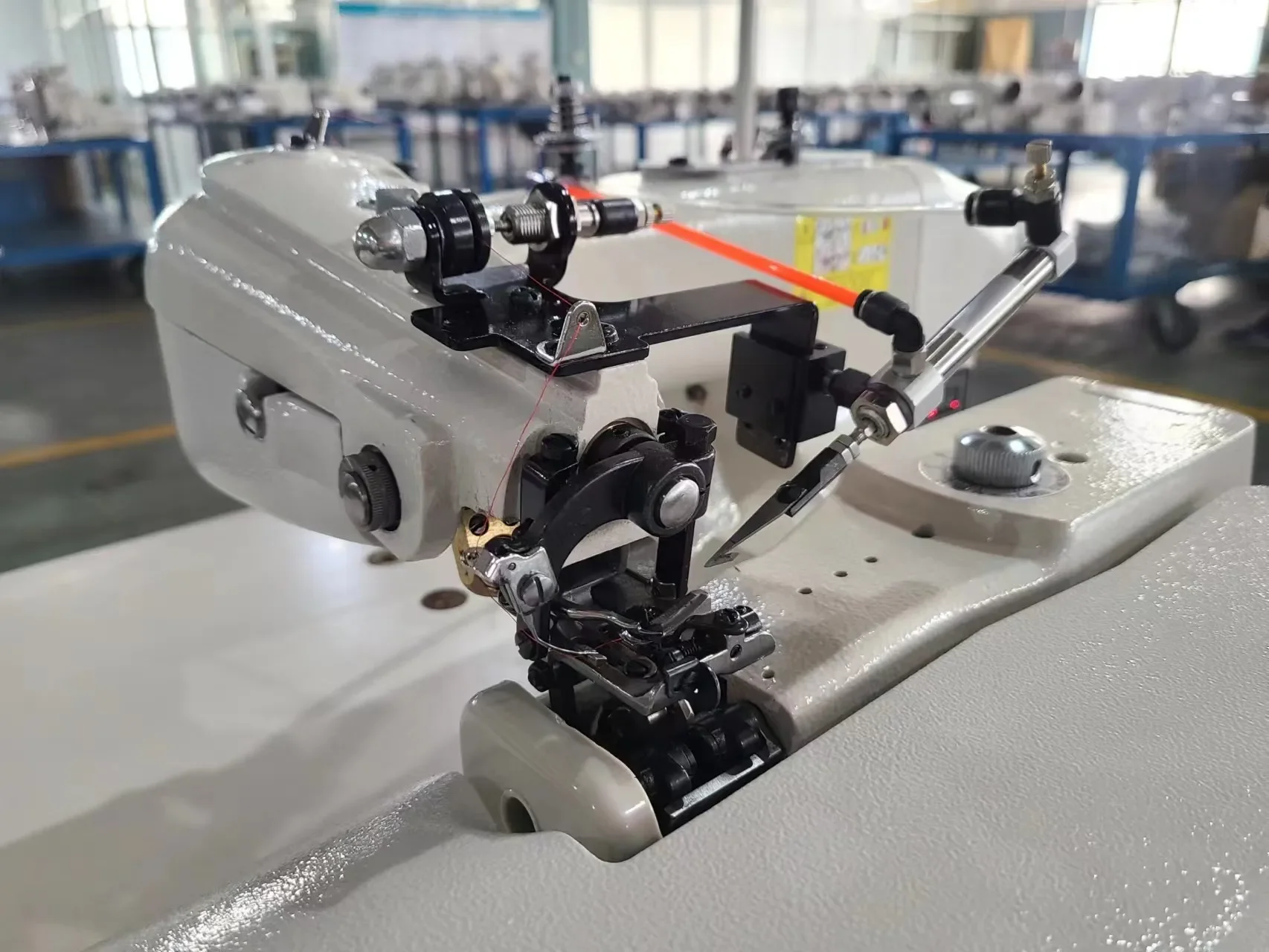 ماكينة خياطة الغرز العمياء المحوسبة JK600DD-QD3 ماكينة تشذيب الخيوط الأوتوماتيكية الهوائية #4