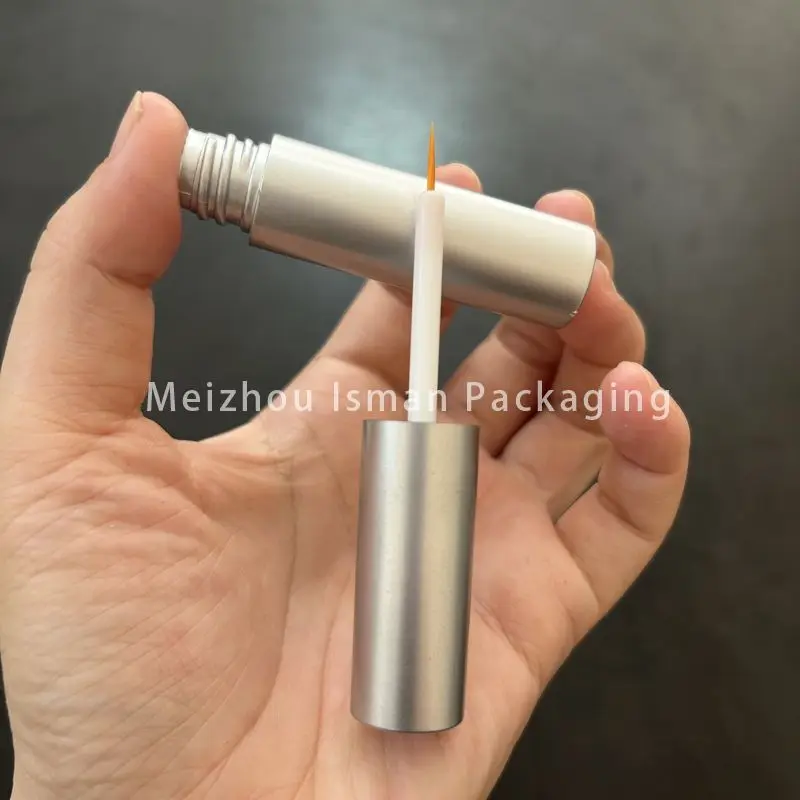 50 個の新しい 8 ミリリットル高級ラウンドローズゴールドスライバー空のアイライナーボトル容器ブラシまつげ成長液チューブ