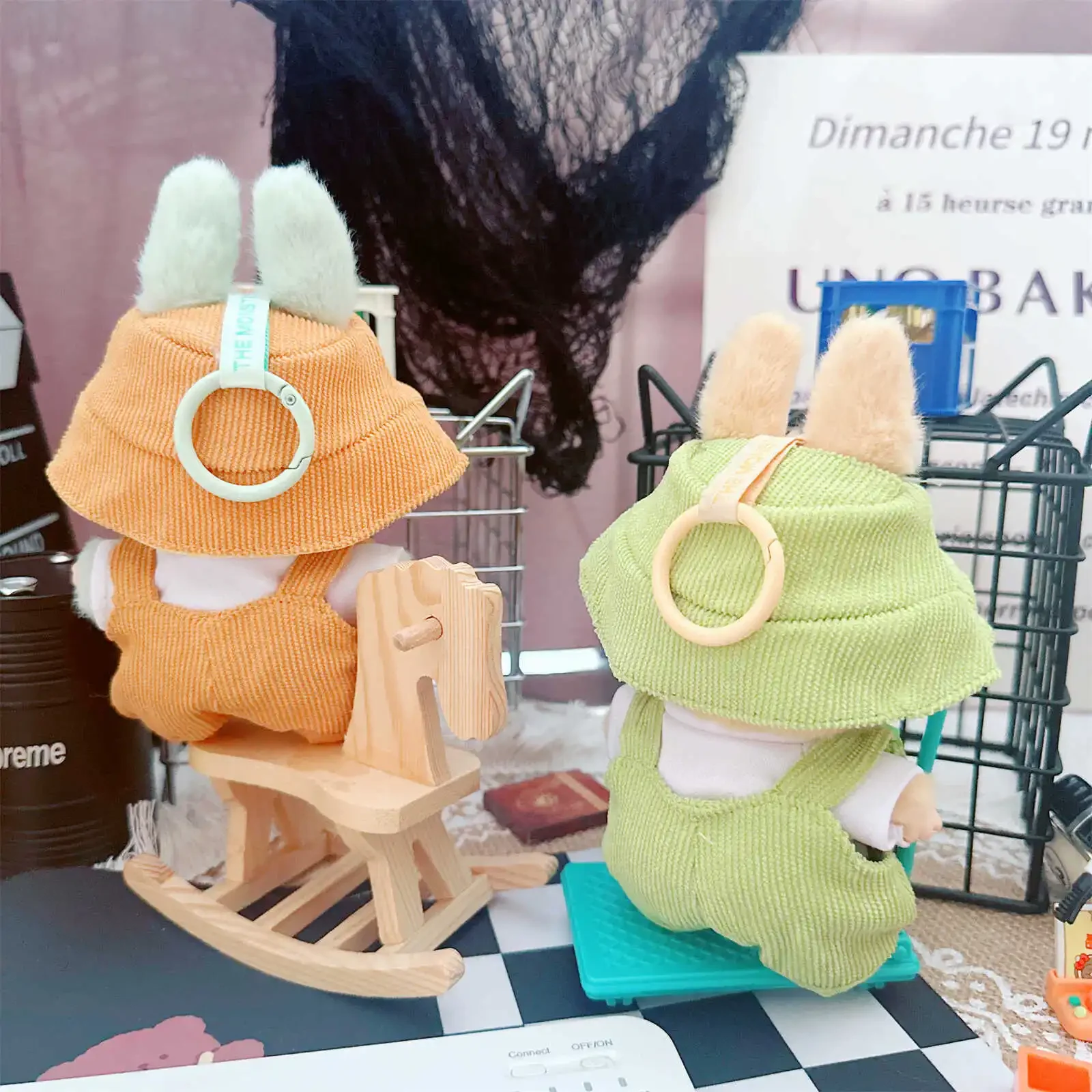 Freizeit-Stil, Trägerhose mit Hut für 17 cm große Labubu-Puppen, Kleidung, niedliche Mini-Plüschpuppenkleidung, das Monster-Outfit-Zubehör