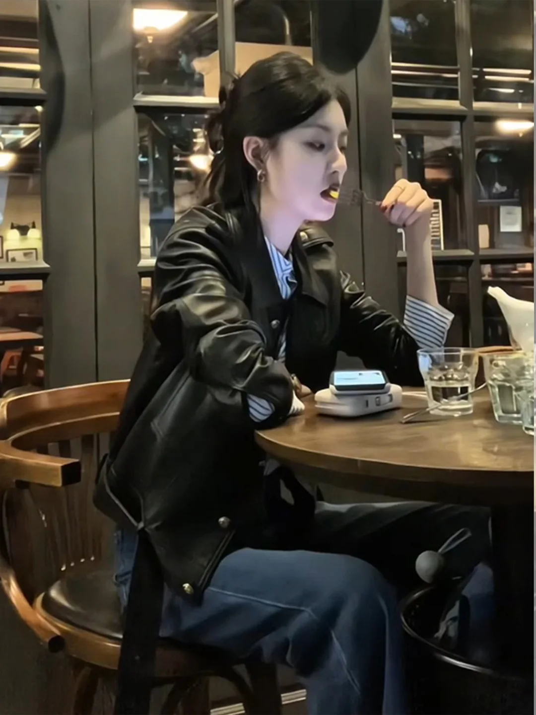 クラシックなオルトブラレザーのジャケット、女性用ファッショナブルな小さなフリップカラージャケットコート、通勤用、スタンドフィット、秋の新作...