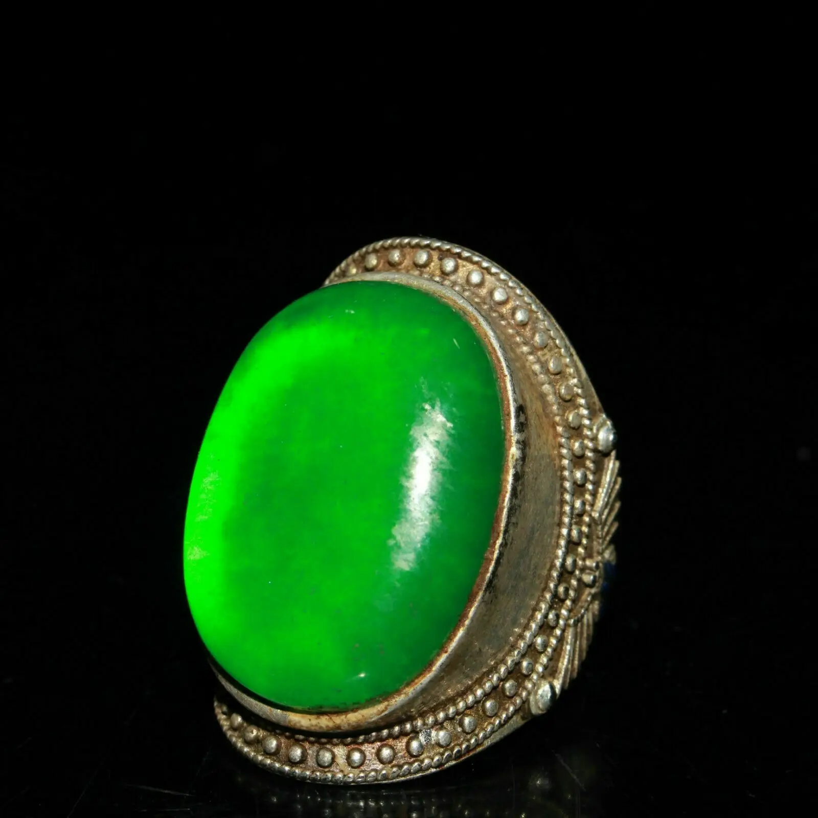 

China's old Tibet silver carving Tibetan silver and jade ring