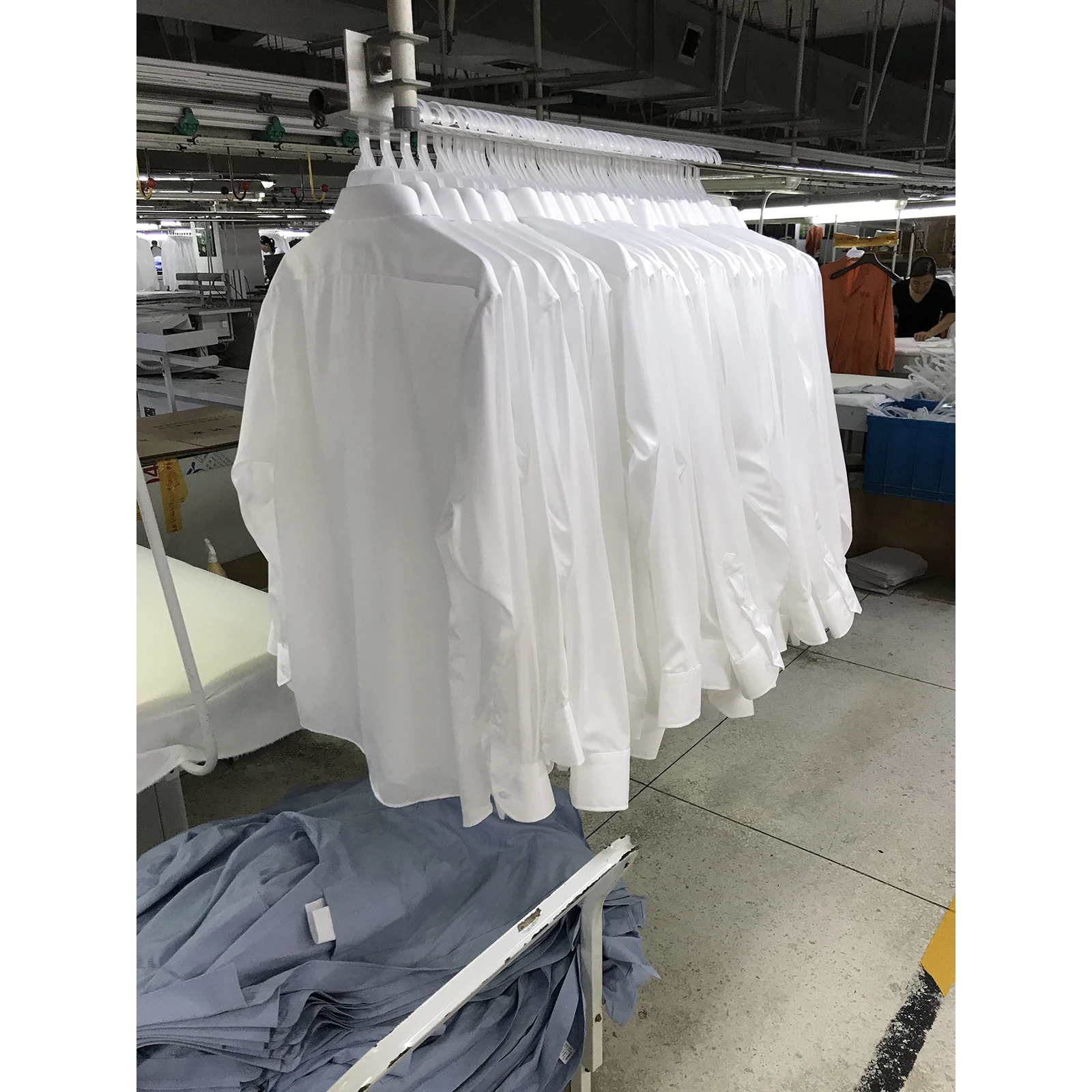 Importato di lusso italiano lungo Sve irt per uomo tessuto tecnico antirughe stand fit busin casual colore puro primavera 2024