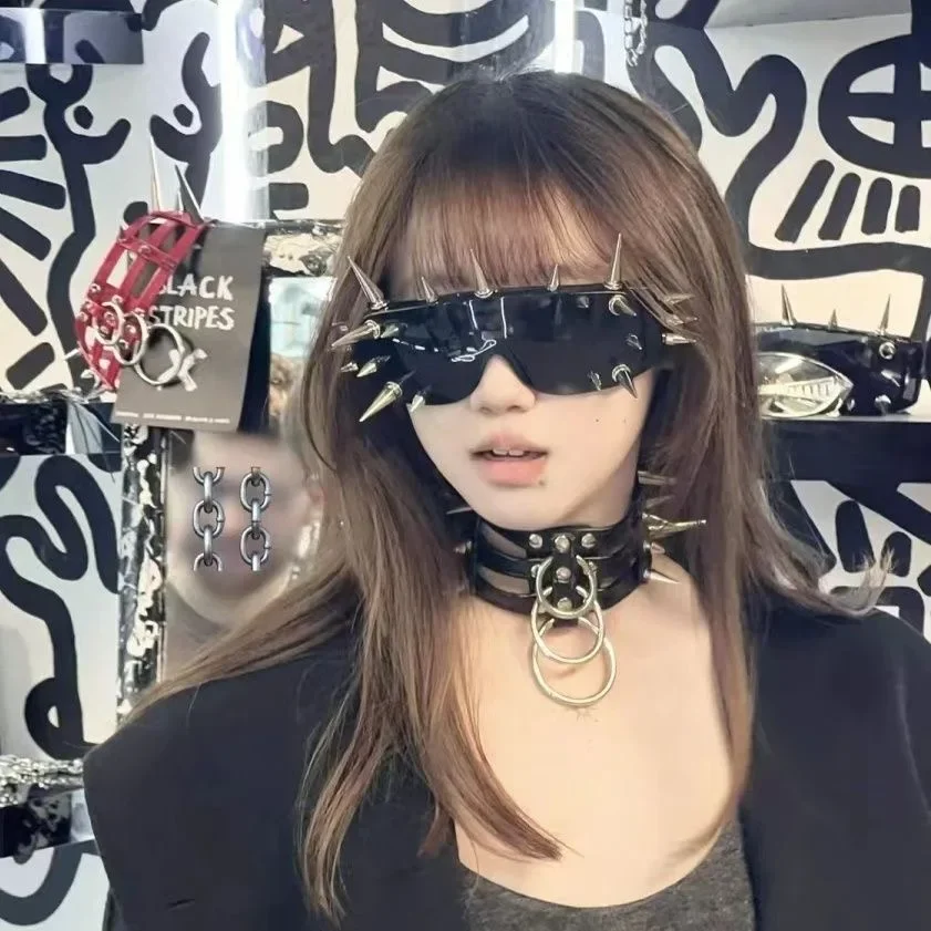 Steampunk Y2K Sonnenbrille mit großem Rahmen und Nieten für Damen und Herren, Vintage Punk Luxusmarke Designer Sonnenbrille Trend Einteilige Gläser – Detail 14