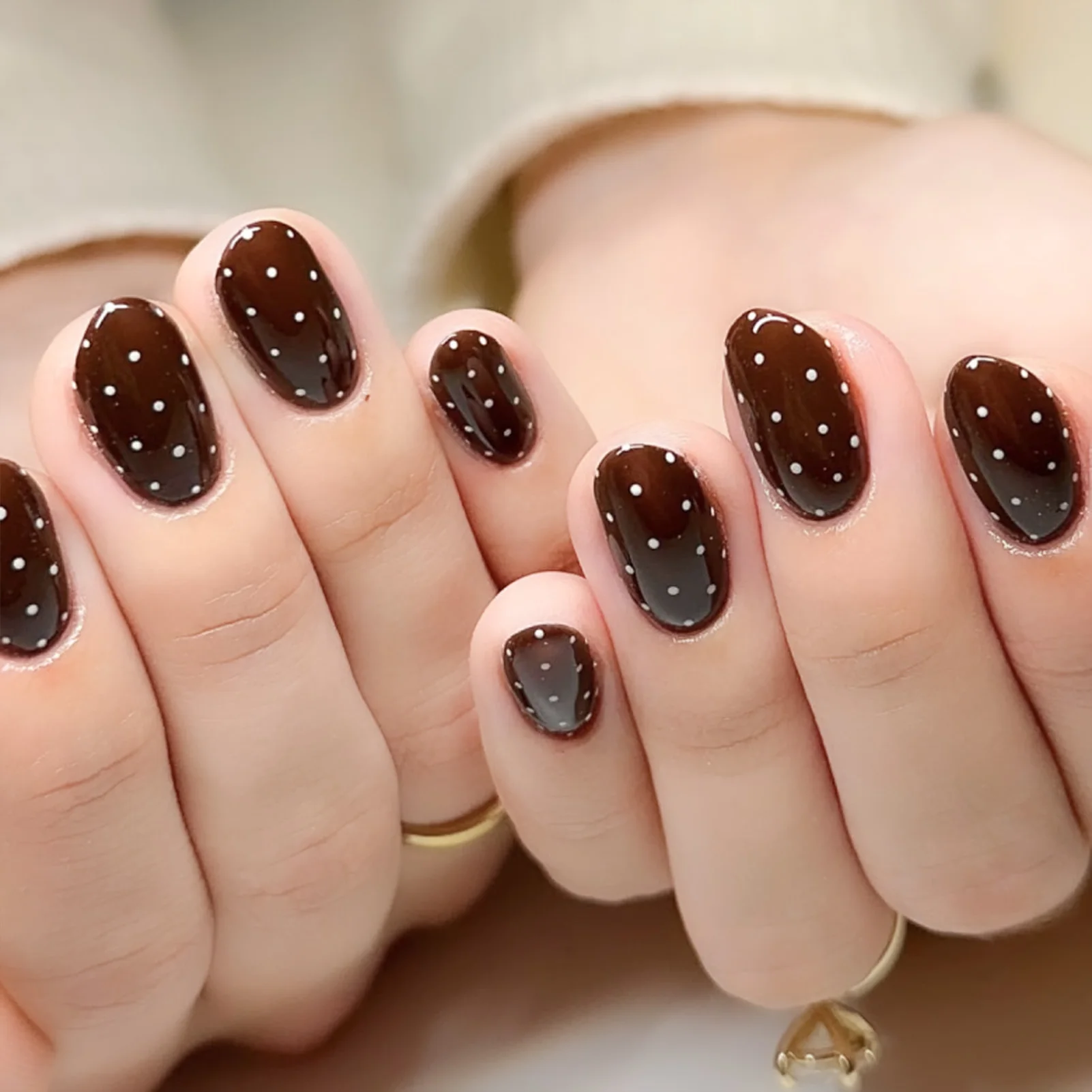 

24Pcs Dark Brown Fake Nails White Polka Dot Designers Short Oval Press On Nails Autumn Full Cover Acrylic False Nails Patches