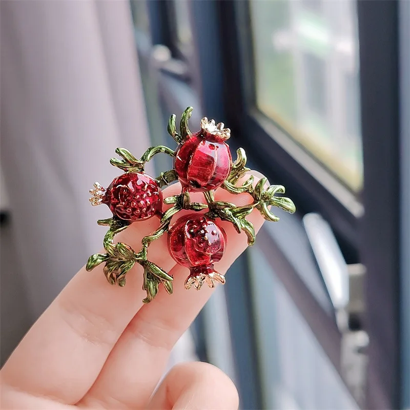 Creative New Fashion Fruit Pomegranate Painting Oil Brooch Female Clothing Lapel Pin Plant Enamel Brooches For Woman