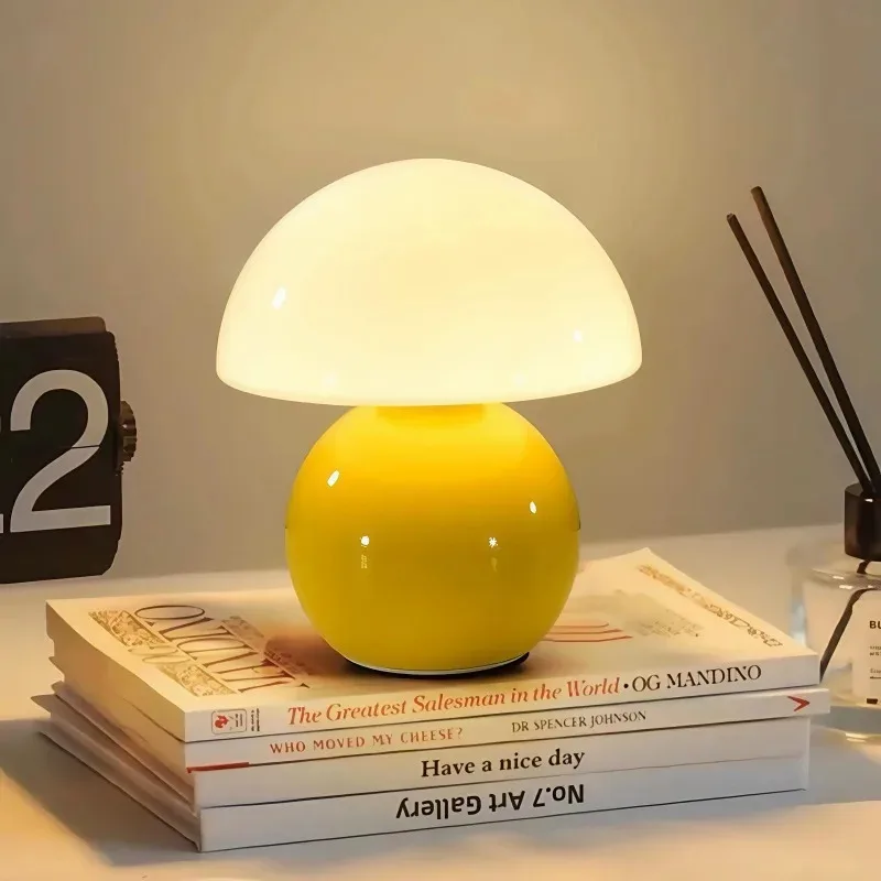 

Французская керамическая настольная лампа в форме гриба, элитная ночная лампа для создания теплой атмосферы, светодиодная керамическая маленькая настольная лампа для спальни у кровати