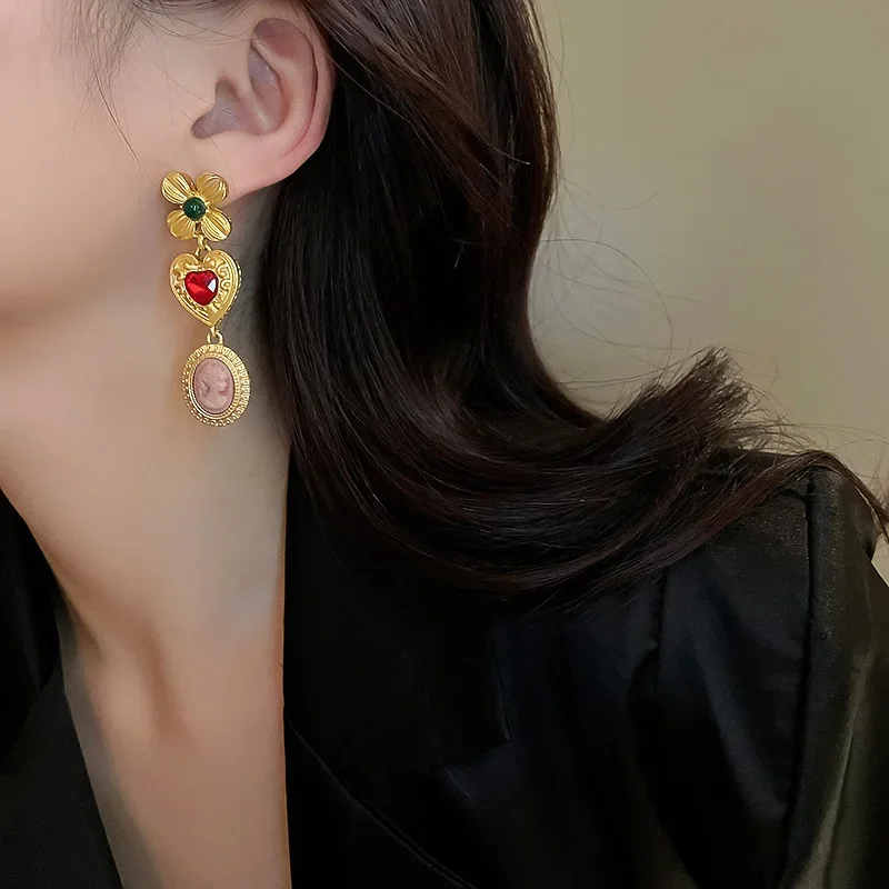 Medieval Vintage Flower Portrait Necklaces for Women Heart-shaped Rhinestones Bracelet Palace Dangle Earrings Jewellery Sets K