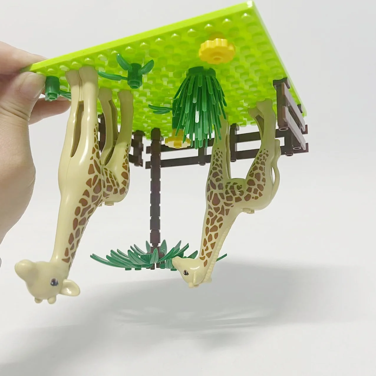 Giraffe Building Blocks Giocattoli fai da te Giraffe che mangiano foglie Kit modello Habitat animale Giocattoli creativi del parco selvaggio