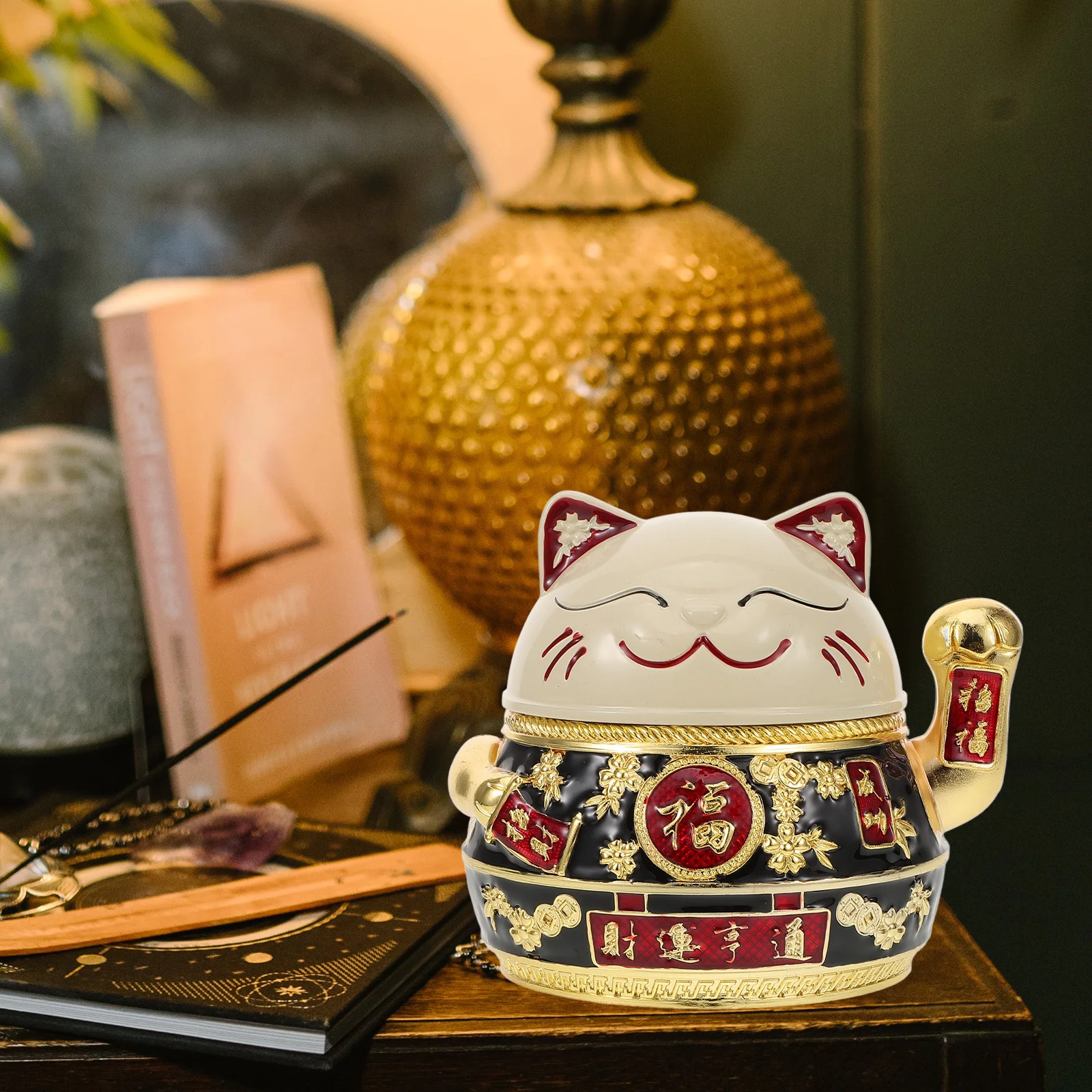 

Creative Cat Shaped Ashtray Alloy Desktop Cigarette Holder For Home Office Decor Vintage Cartoon Design Metal Ash Tray Household