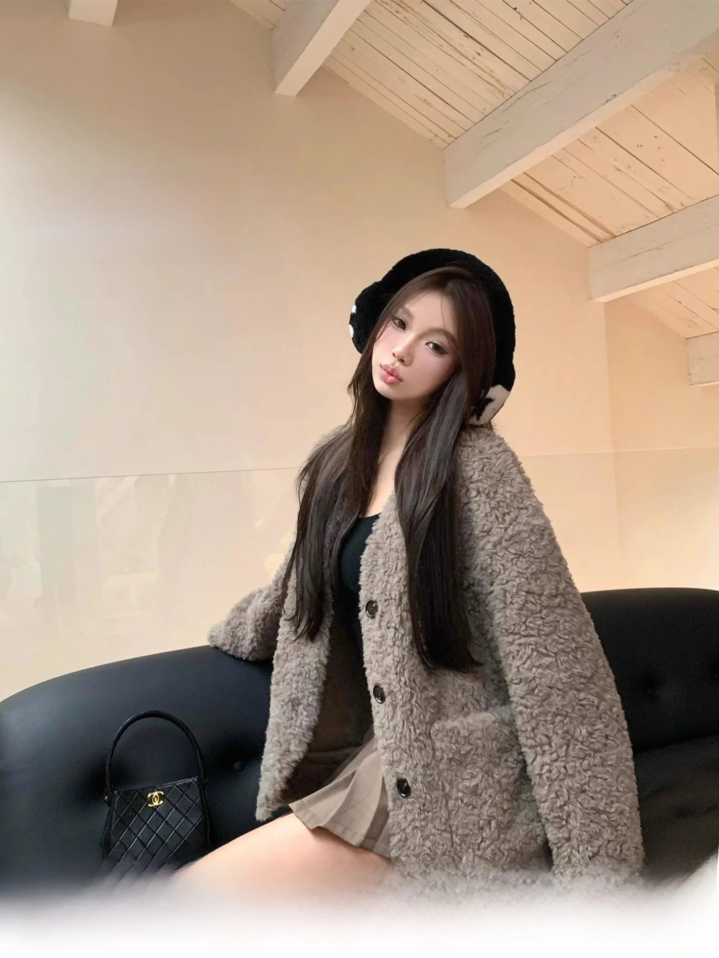 

Cé Latte Colored Lamb Fur Inteated Plu Jaet Women's Commute Sle Long Sve V-Ne Button Closure Warm Outerwear