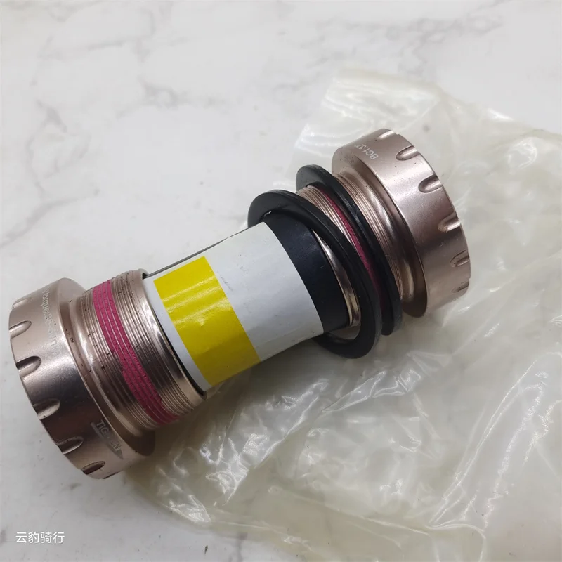 Mountain bike bottom bracket bearing BB threaded screw-in bottom bracket hollow integrated chainring bike BB