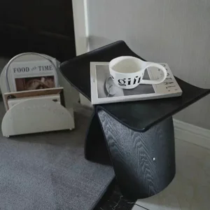 Bank, kelebek gri, ofset 4 renkli, doğal / siyah ceviz ahşap bankta bir odada zarif bir şezlong Moderna sergiliyor sandalyede en çok satılan 7 kelebek-no. 6