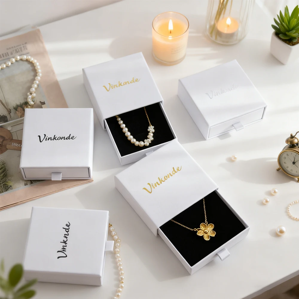 

100Pcs White Jewelry Paper Box With Sponge 8x8x1.7cm Paper Case For Earrings Stud Necklace Ring Custom Logo Wedding Gift Boxes