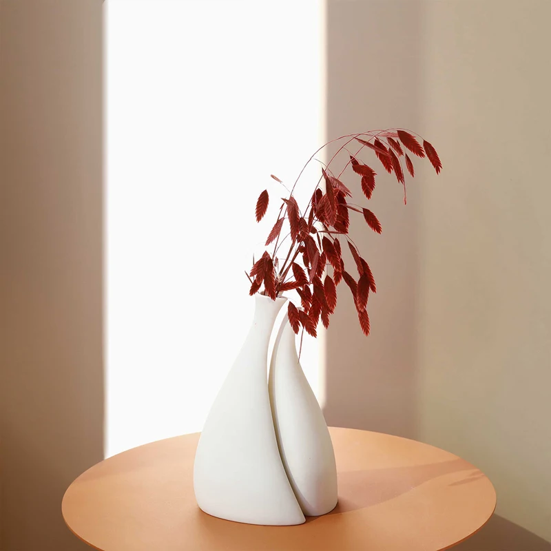 

Nordic Ceramic Love Vase, Creative Home Dining Table, Living Room, Study Office Decoration, Dried Flower White Vases Combination