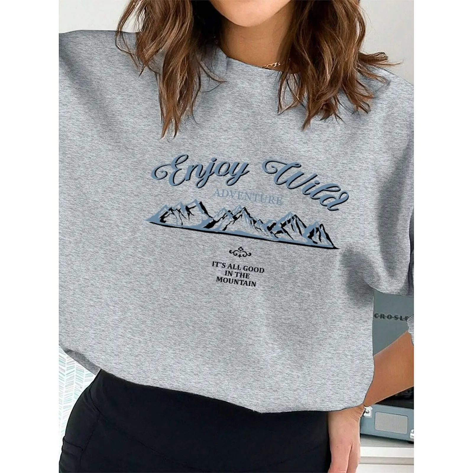 

Round Neck Women Pullover Sweatshirt Velvet Winter Casual Comfortable Loose Long Sleeve Graphic Print Woman Clothes 2025