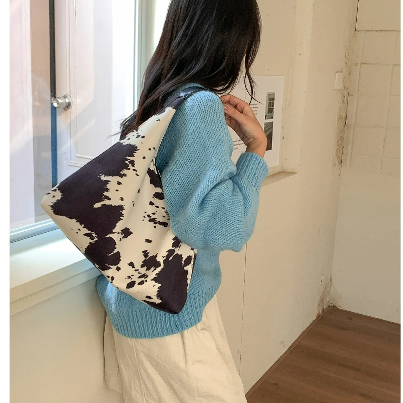 عبر الحدود البقرة تصميم المتشرد حقيبة المرأة موضة بسيطة الملمس حقيبة كتف سعة كبيرة حقيبة ركاب عادية ومتعددة الاستخدامات #4