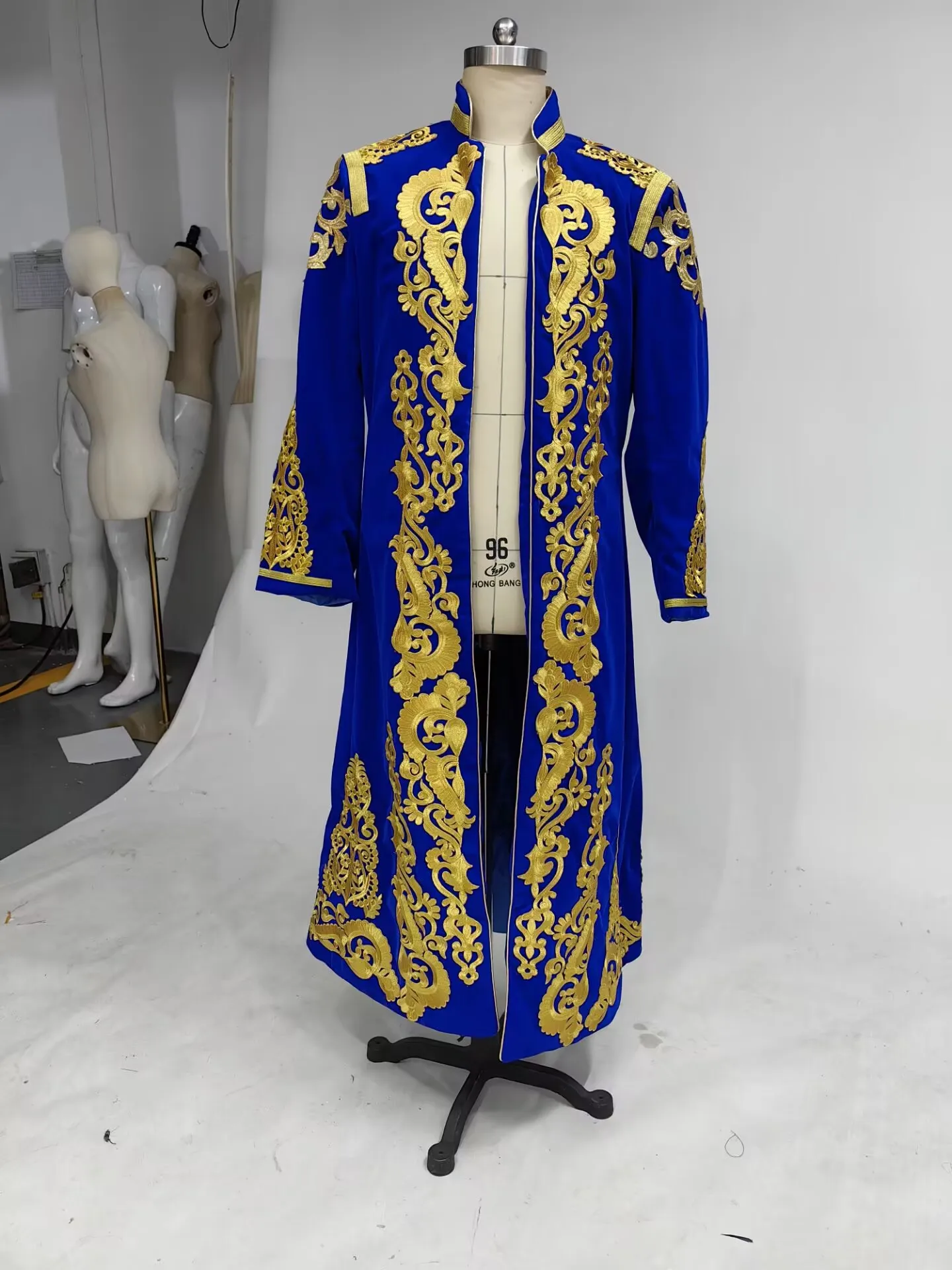 

Индивидуальный костюм специально для требования покупателя