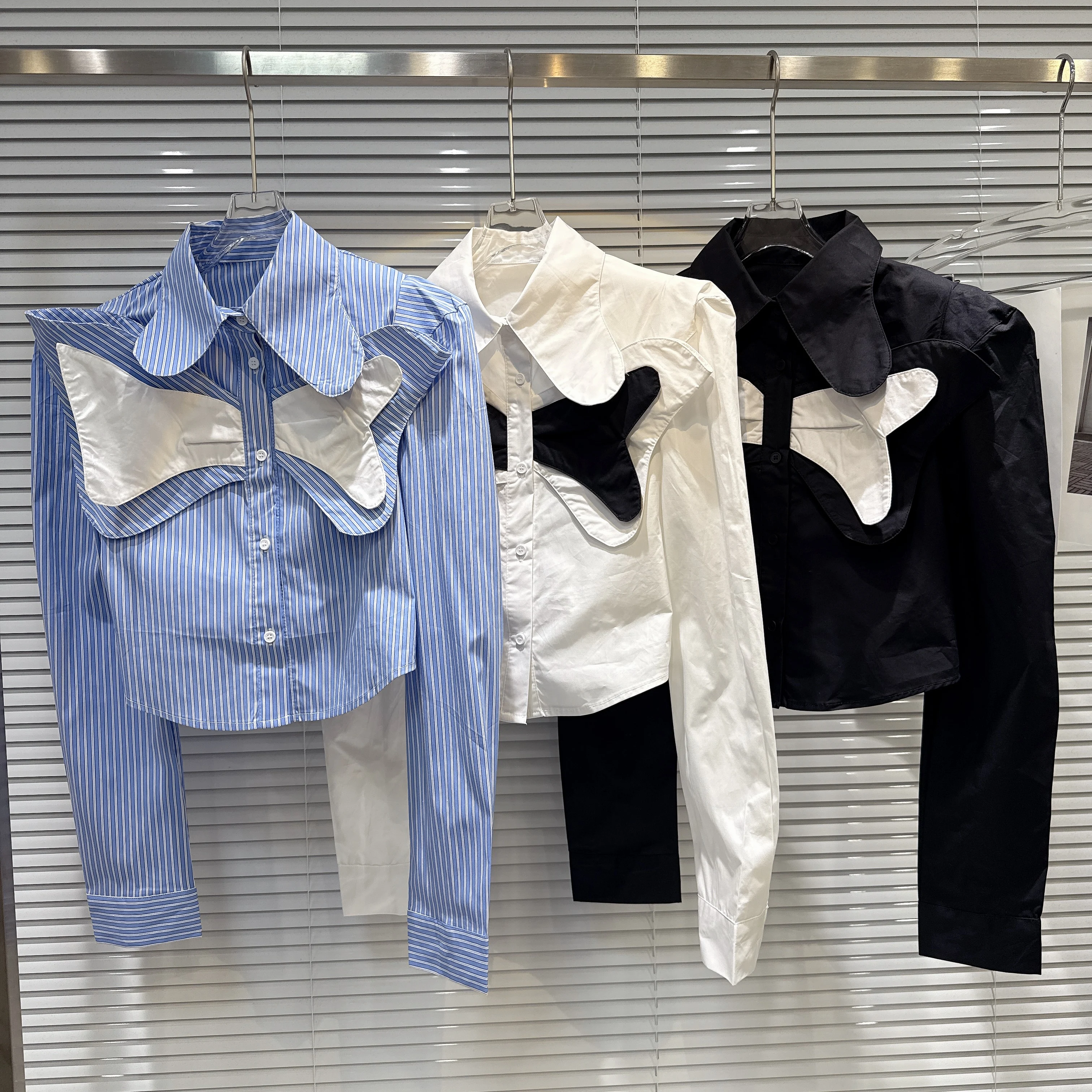 

2025 Autumn New Fashion Women Blouse Long Sleeve Bow Tie Contrast Color Stylish Design