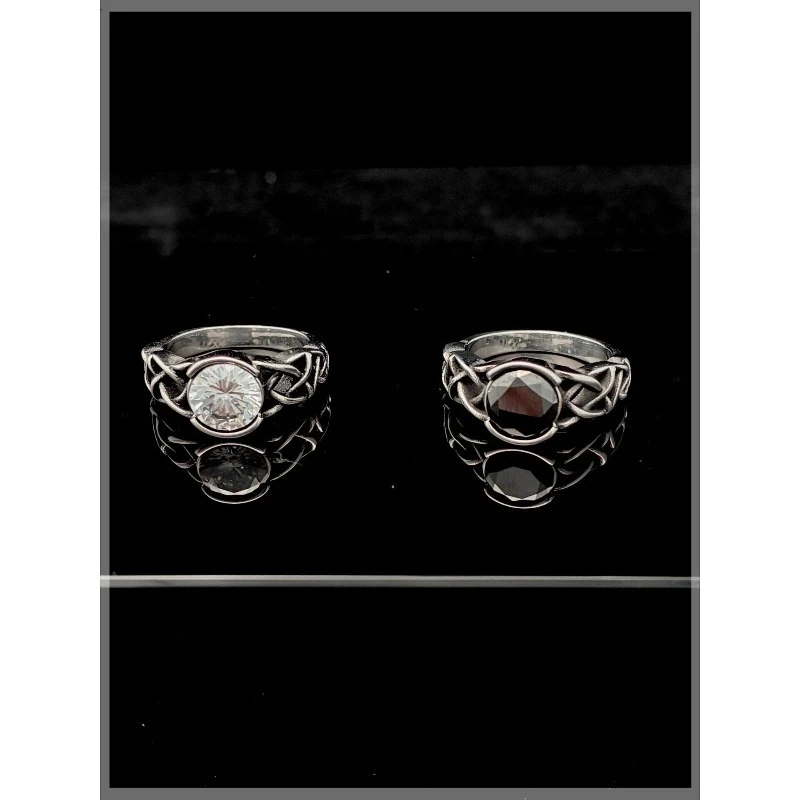 

Vintage Zircon Winding Thorn Ring European and American Personalized Titanium Steel Ring Couple Versatile Ring
