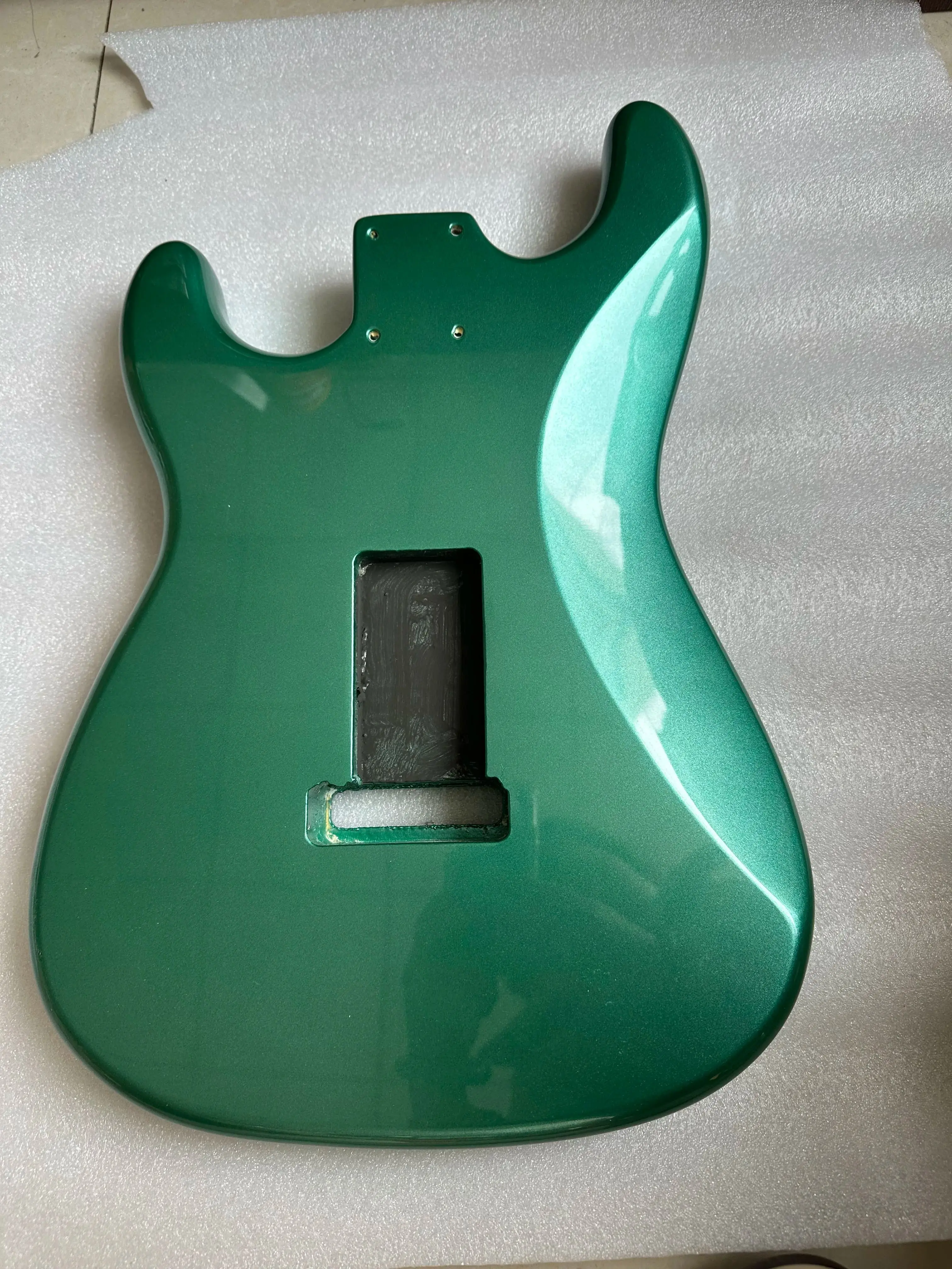 Corpo de guitarra elétrica com acabamento em madeira de amieiro, cor verde de metal brilhante de bolso, SSS, parte de barril, bolso de 5,55 cm, fotos reais