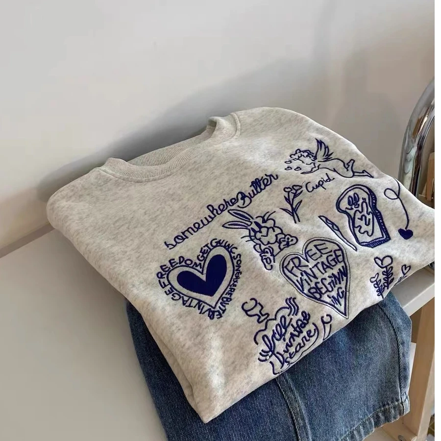 Women's Long Sleeve Fleece Lined Embroidered Rabbit Heart T-Shirt Top Winter Comfortable Breathable Loose Fit round Neck Swea...