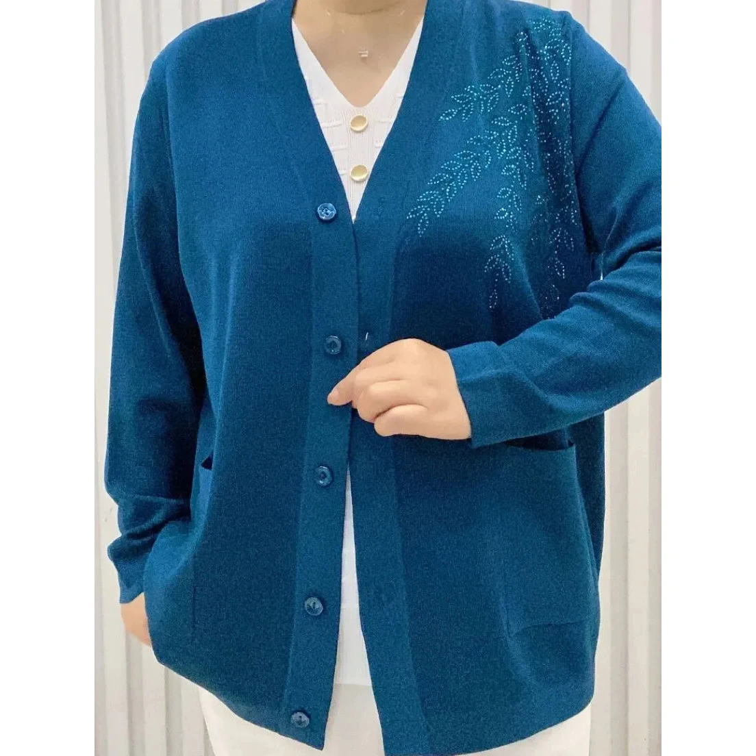 

Spring Autumn New Fashion V-neck Cardigans Middle Aged Mother Knitted Sweater Coat Loose Large Size Cardigan Sweaters 5XL