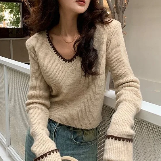 

French High-end V-neck Lock Stitch Knitted Sweater for Women in Spring and Autumn, Retro Style, Slimming Look, Inner Outfit