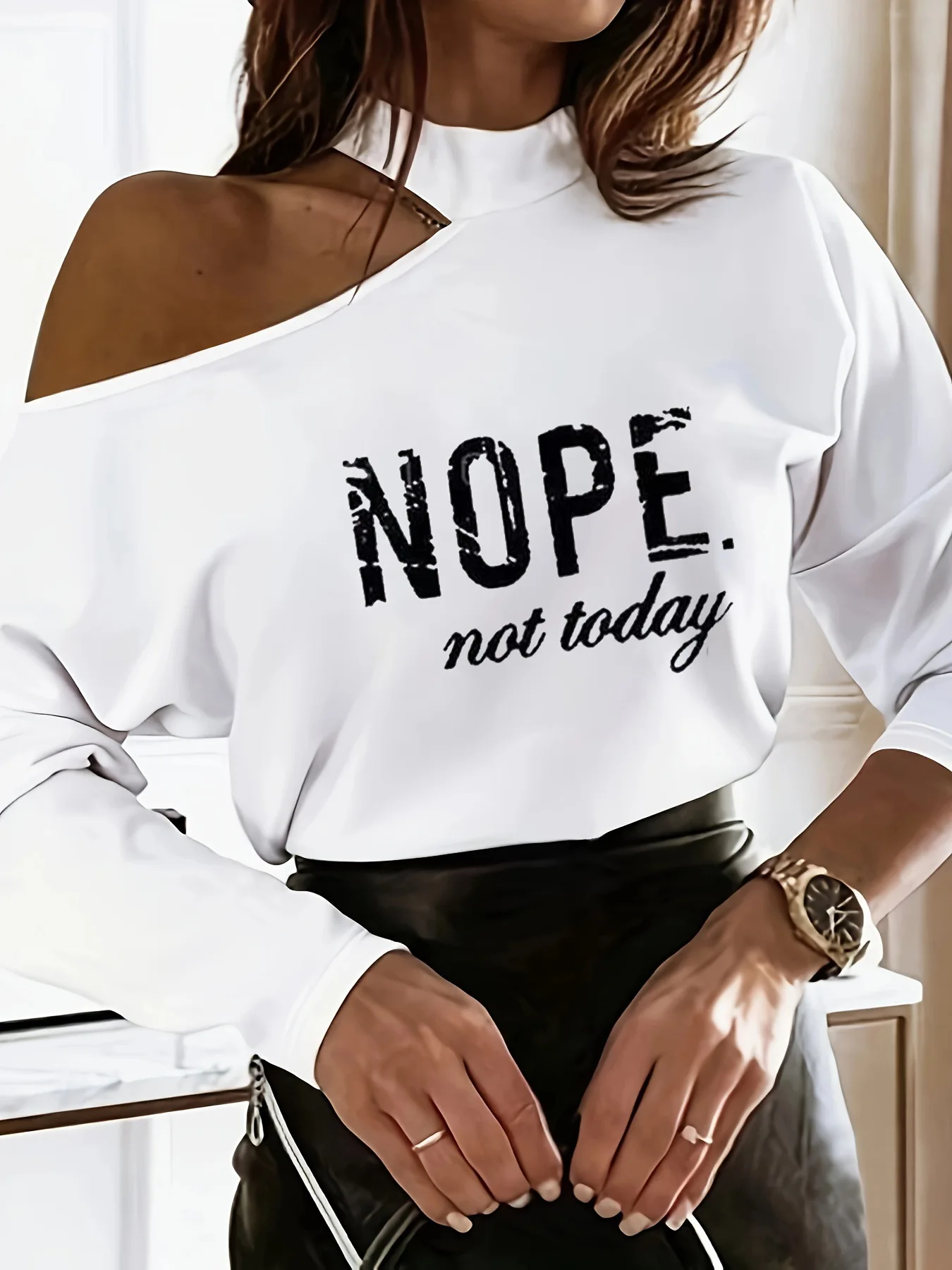 캐릭터 추상 프린트 오프숄더 섹시 셔츠 여성용 긴 민소매 홀로우 아웃 화이트 한국 버전 블루 블라우스 가을 탑