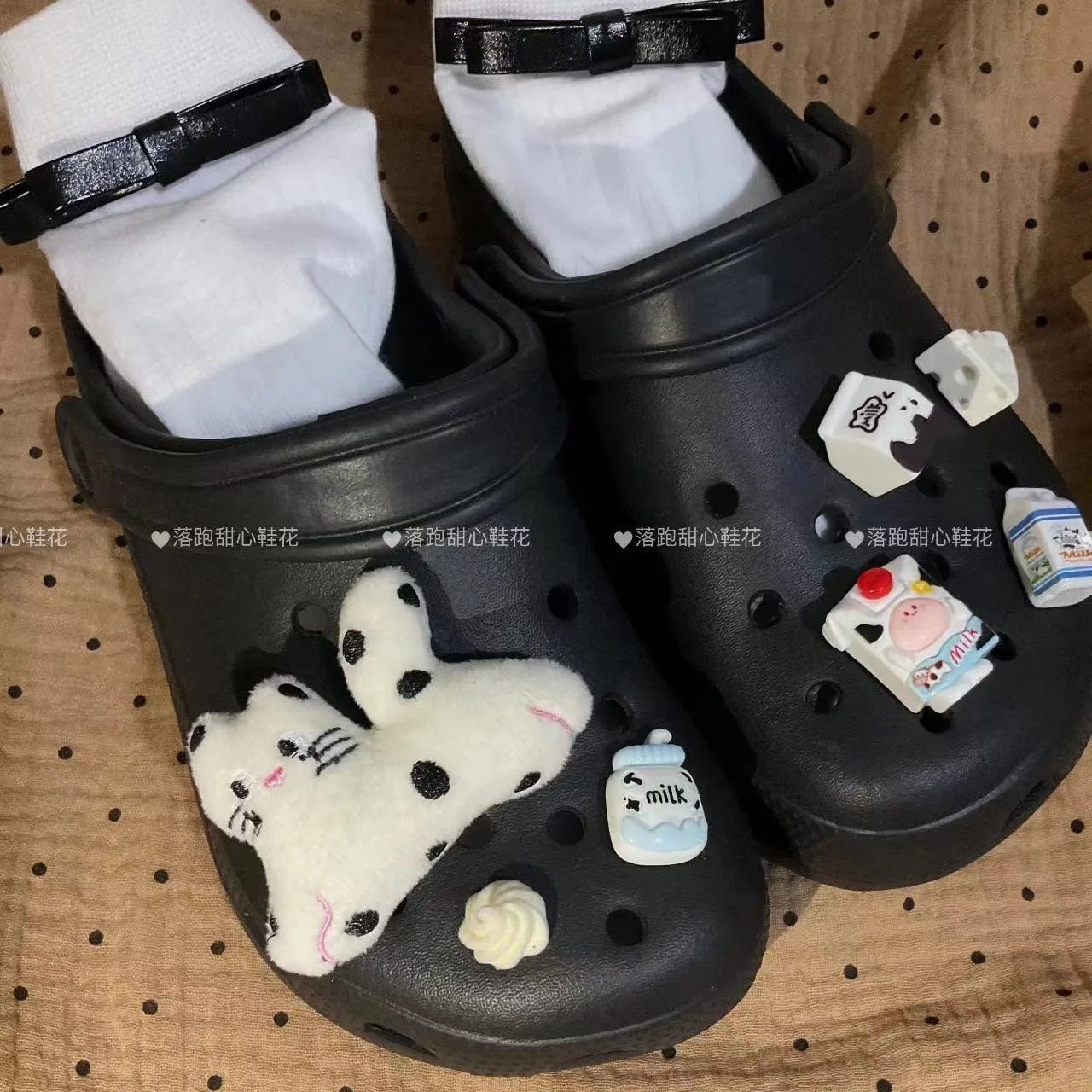 

Spotted Cat Milk Series Cute Footwear Decoration DIY Lovely Adornment for Clogs Sandals Funny Charms for Crocs Ins Popular Gift