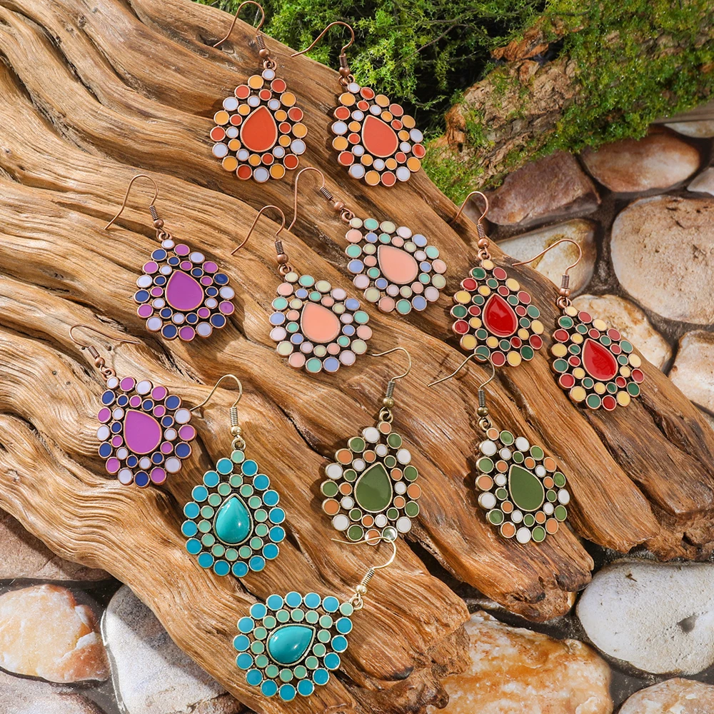 Women's Vintage Dangle Earring - Street Fashion Photography 评论和价格