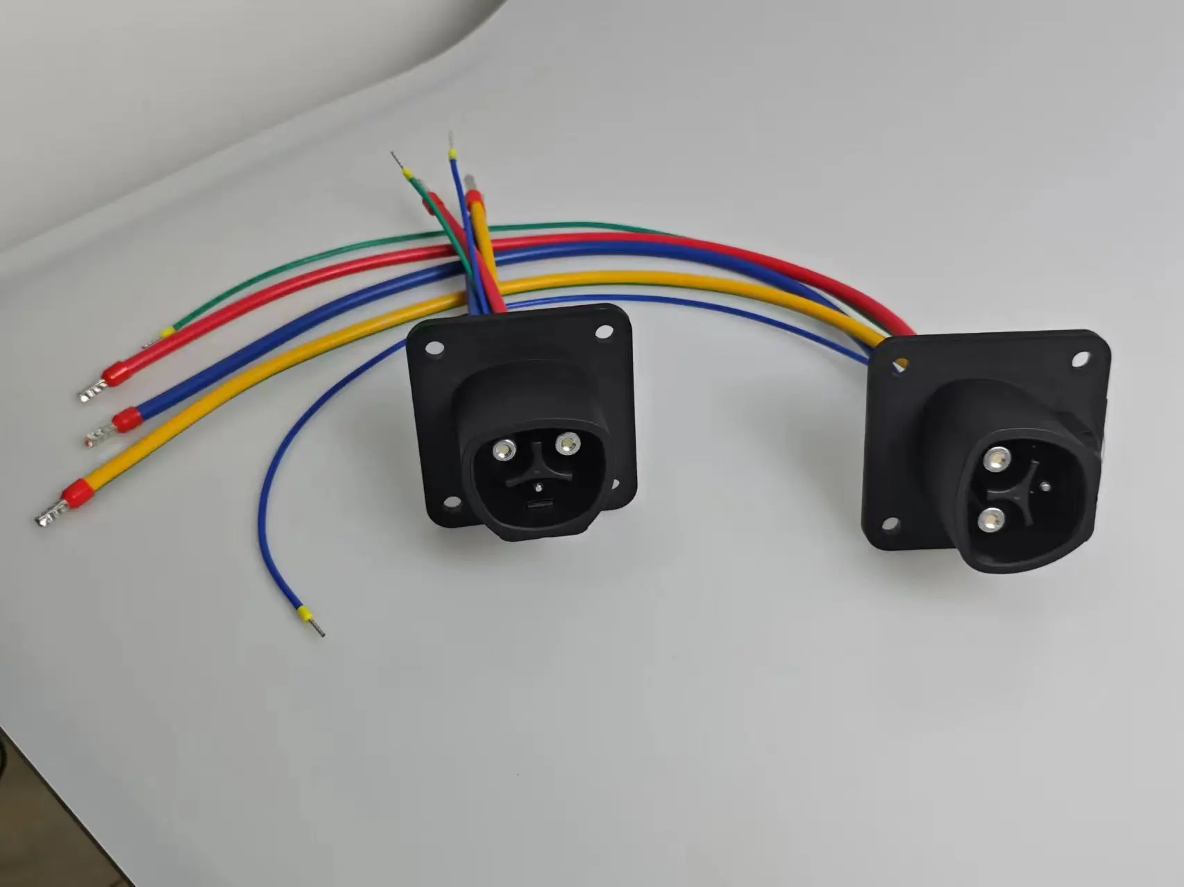 

WUFEN 16A 32A Tesla Разъем для зарядки электромобилей 40A50A80A Разъем для электромобилей Автомобильная розетка для зарядки для Tesla