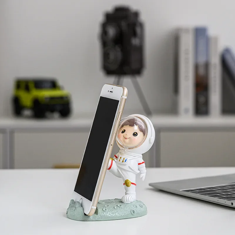 Astronaut Mobile Phone Stand Holder Spaceman Sculpture Desk Decoration Smartphone Bracket Home Ornaments for Space Enthusiasts