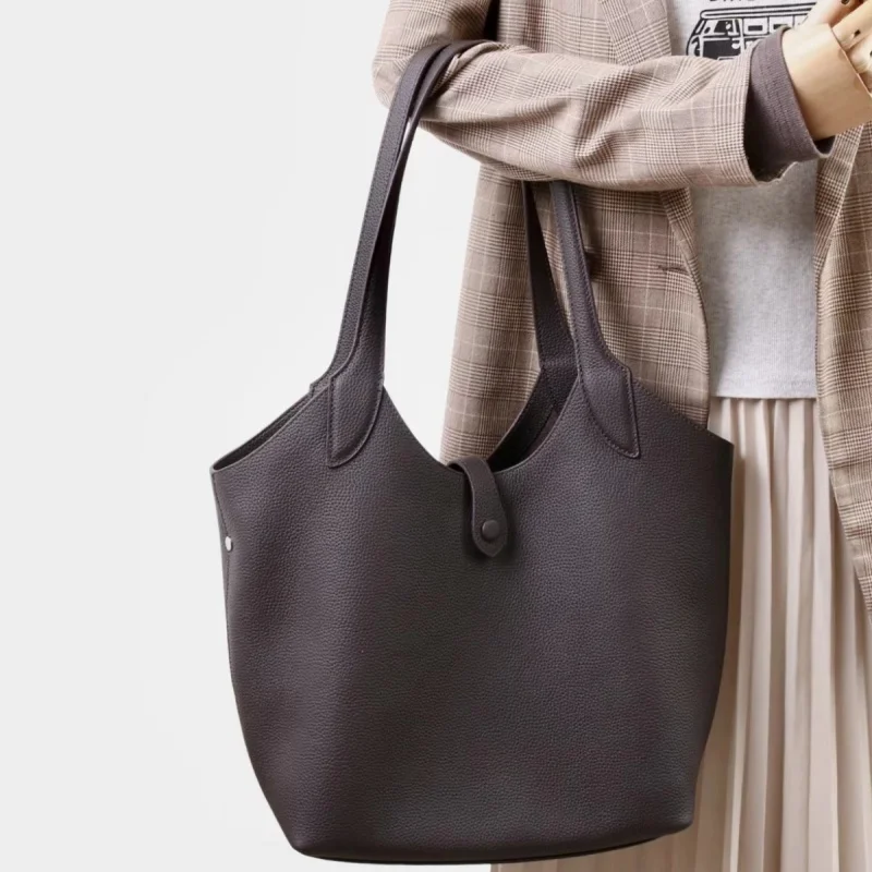 

Large Capacity Leather Tote Bag Women Commuter Style Soft Simple Design Soft Shoulder Bag