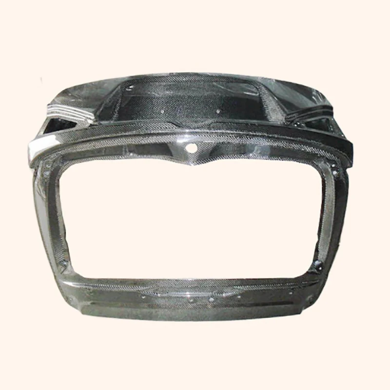 

Крышка багажника из углеродного волокна