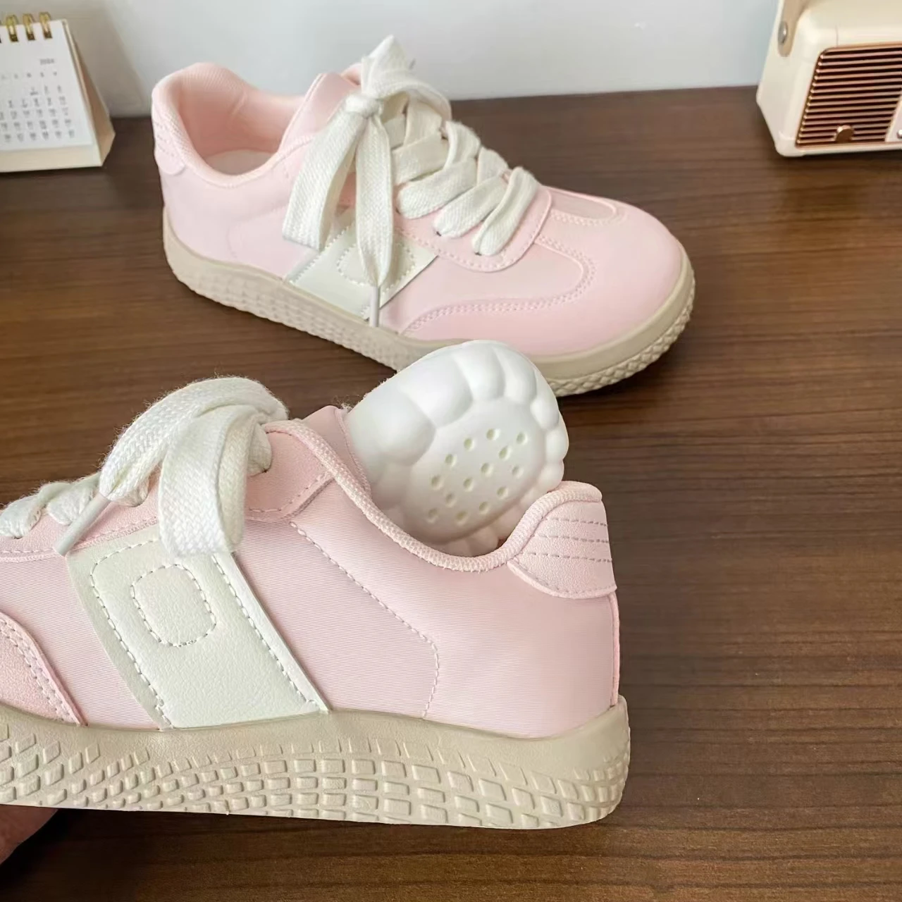 

Розовые женские плимсоллы Thi Bot De Xin, осень 2023, новый шикарный универсальный студенческий спортивный повседневный белый oes Cross Bule, корейский...