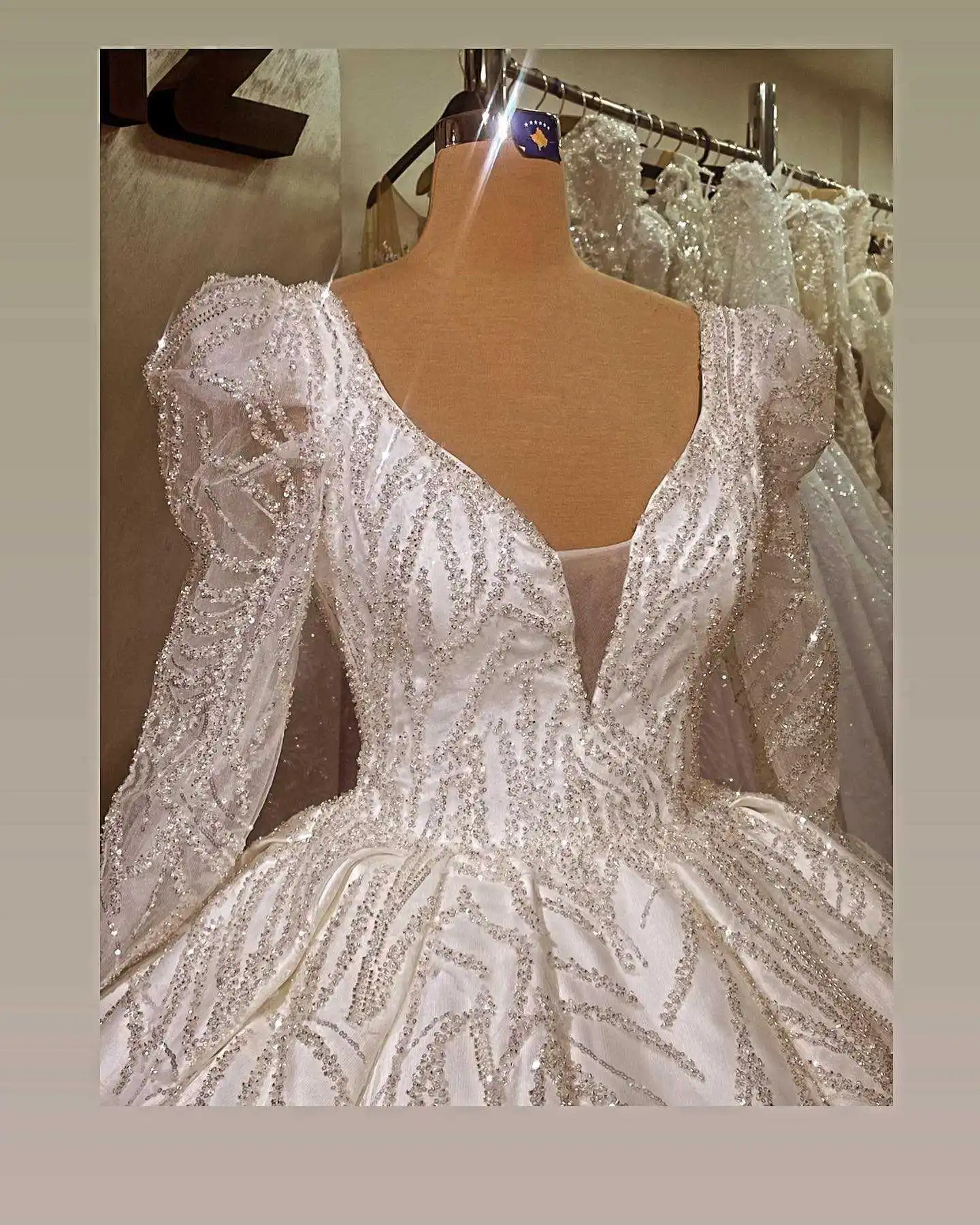 Abito da ballo classico abito da sposa con scollo a V e scollo a V con spalle scoperte abiti da sposa a maniche lunghe a sbuffo di moda Vestido De Novia