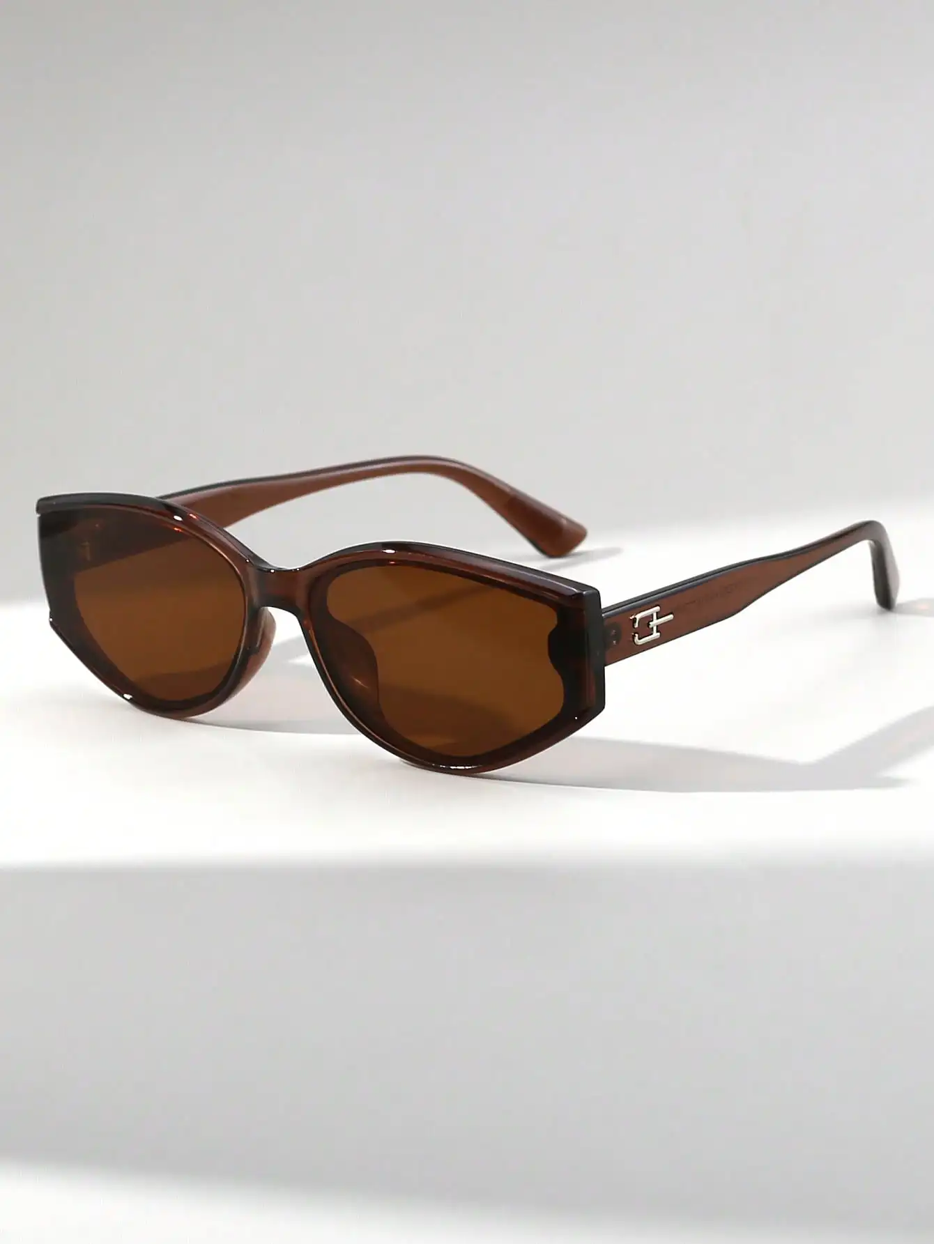

1 Pair Women Vintage Cat-Eye Fashionable Glasses, Versatile For Street Style, Daily Outfit, Beach, Party, Wind Proof