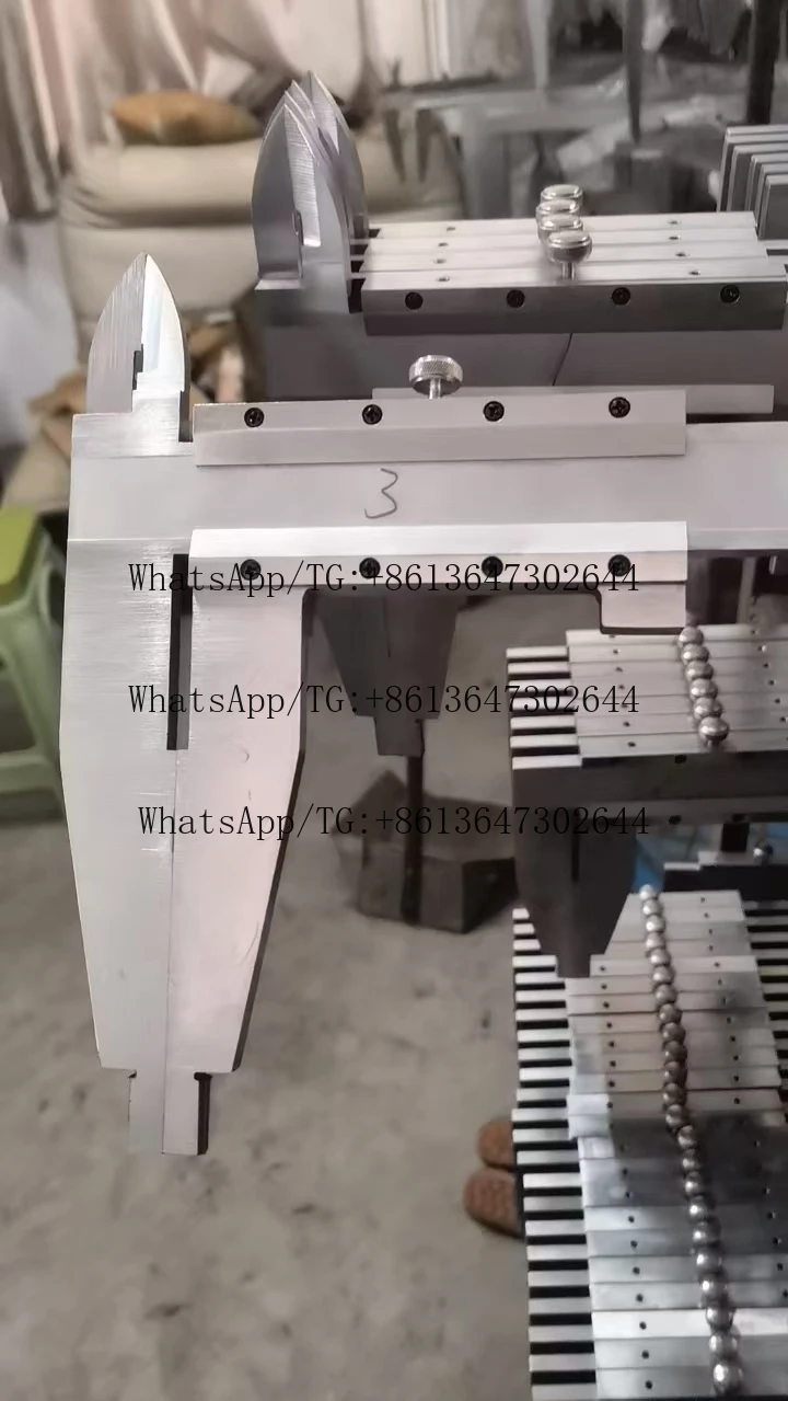 

138K-1000 Точный штангенциркуль для тяжелых условий эксплуатации с регулировкой 0-1000 мм