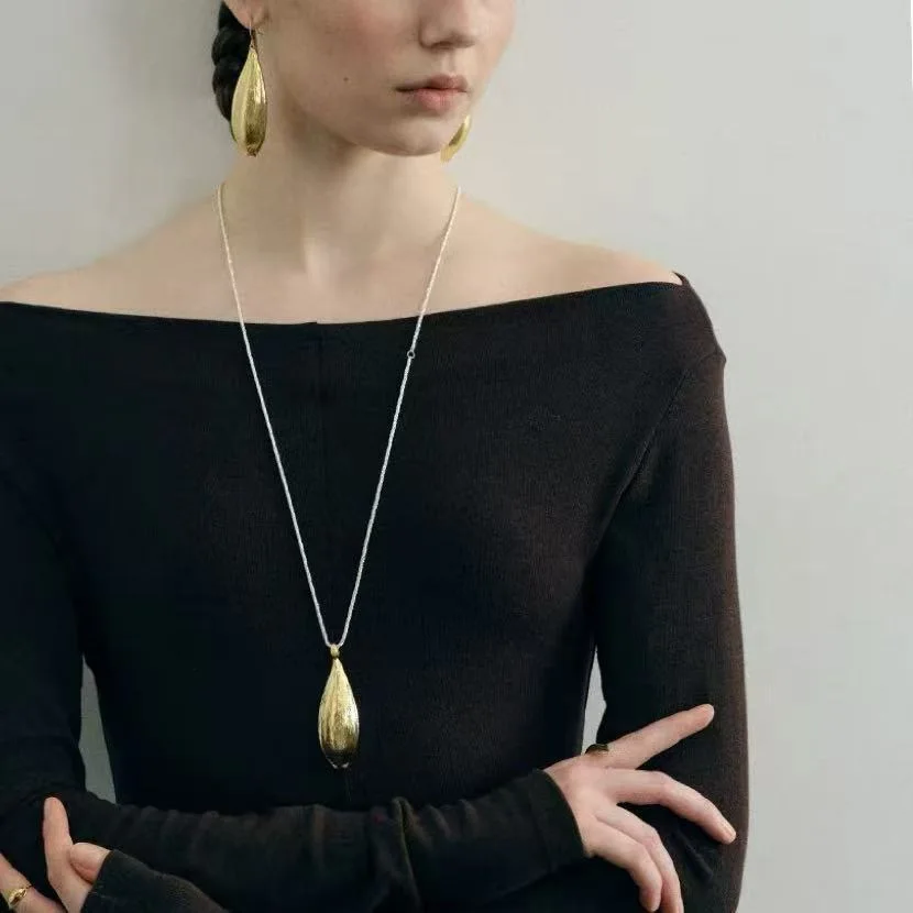 2025 Fashion Classic European and American Minimalist Double sided Leaf Pendant Necklace High end Exquisite Design Fashion Party