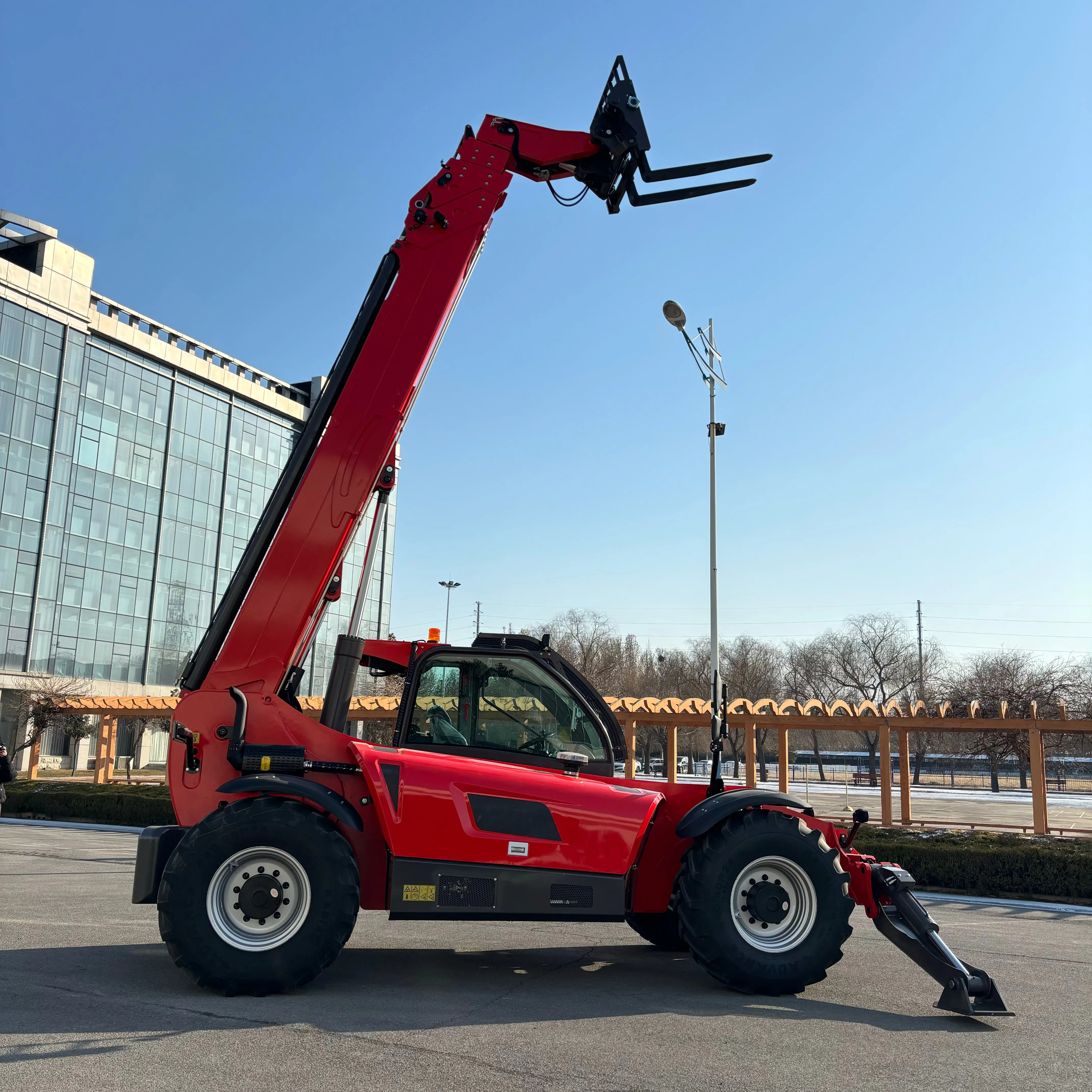 4Wd 4 Tons Load Capacity 17m Lifting Height Telescopic Boom Forklift Loader Crab Walk Flexible Operation Telescopic Telehandler