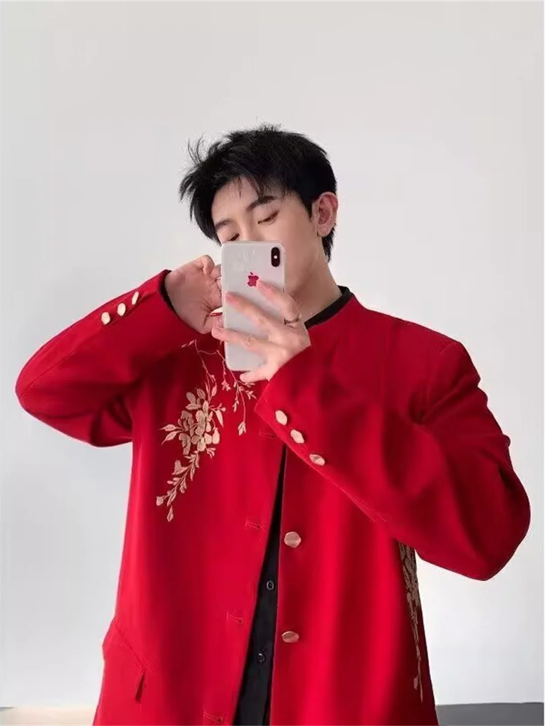 

Новый мужской пиджак в китайском стиле с цветочной вышивкой, широким воротом, красный, свободный, повседневный, в западном стиле, для весеннего Нового года, модный