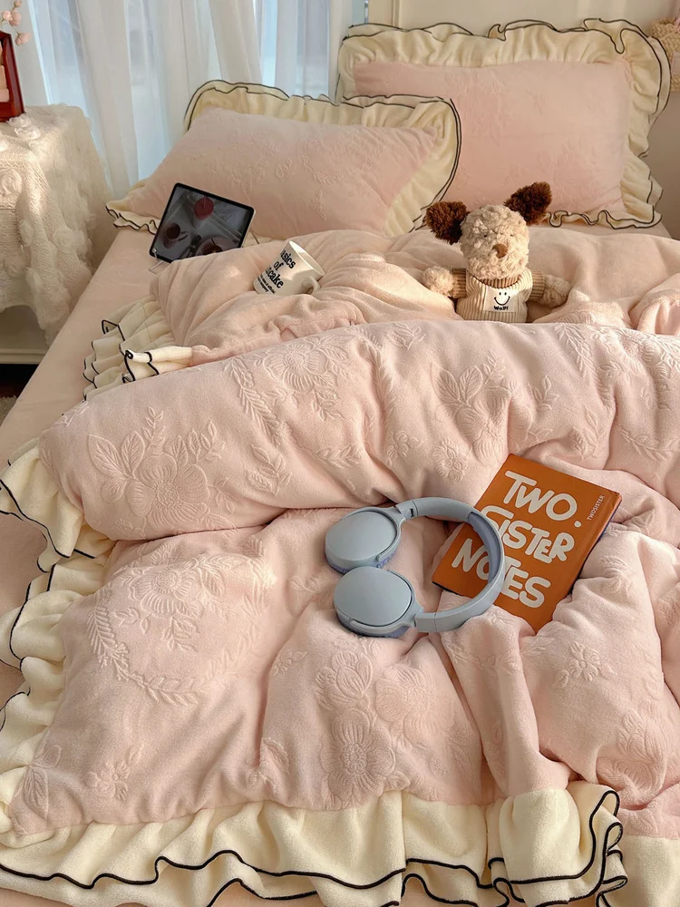 

Теплый комплект постельного белья из кораллового флиса из четырех предметов: двухслойное бархатное покрывало с цветочным кружевом в корейском стиле, простыня