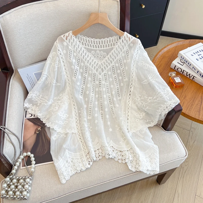 Boho 여름 느슨한 레이스 셔츠 여성 블라우스 선 스크린 캐주얼 v 넥 중공 수 놓은 반팔 탑