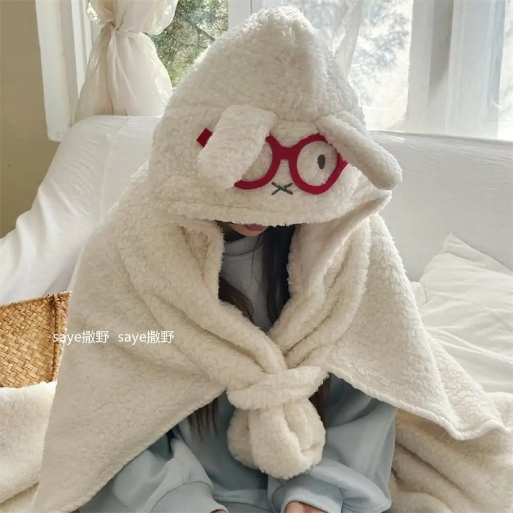 ผ้าห่มขนสัตว์มิฟฟี่ ผ้าห่มผู้หญิงสำหรับฤดูใบไม้ร่วง/ฤดูหนาว ผ้าห่มหนานุ่มอุ่นสบาย ผ้าห่มนักเรียนแบบมีสายคล้องไหล่และหมวกในตัว ผ้าห่มผ้าฝ้ายสำหรับงีบหลับ