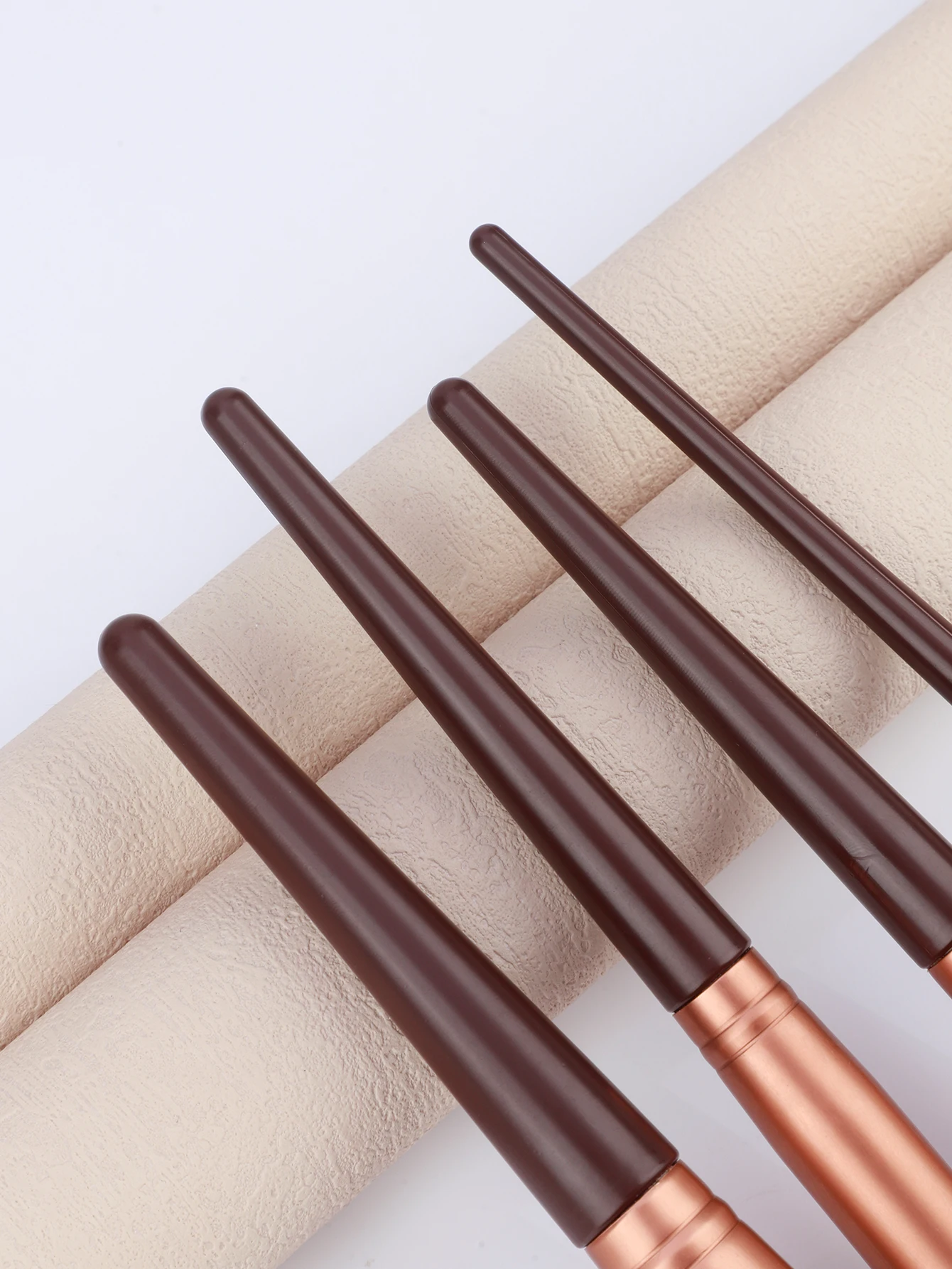 限定版 9 本ブラシセット プレミアム合成ファンデーション パウダー コンシーラー アイシャドウ、チーク メイクアップ ブラシ