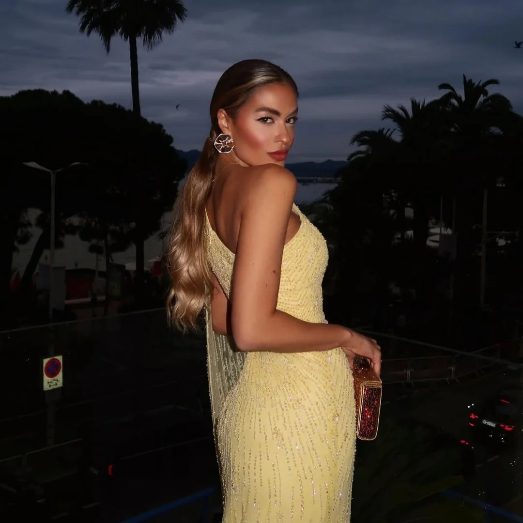 Bella personalizado amarelo brilhante de um ombro completo embelezado tule alta fenda cabo trem até o chão vestidos de festa elegantes