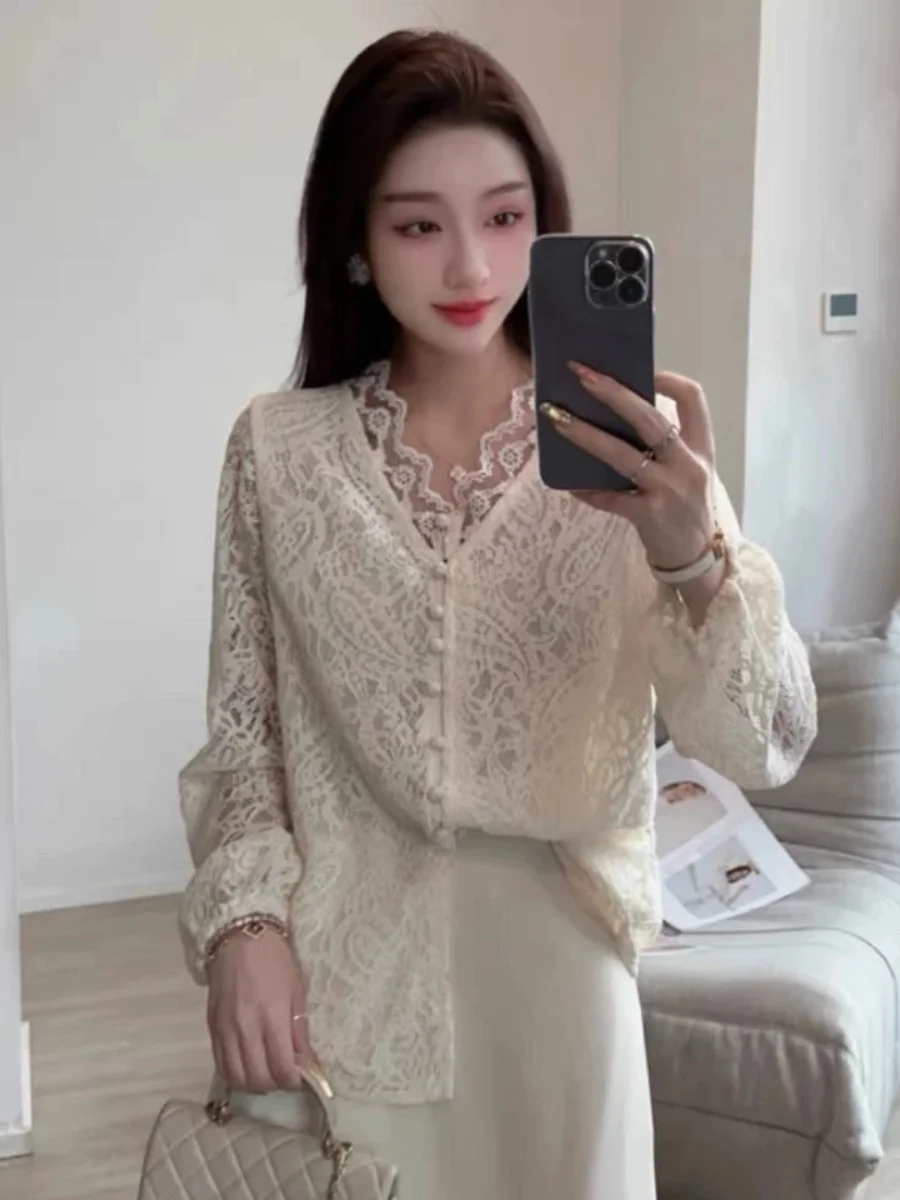 

Korean Sle Gentle Hook Flower Hollow V-ne Long Sve Lace irt Women Anti-aging Faionable Autumn irt Top