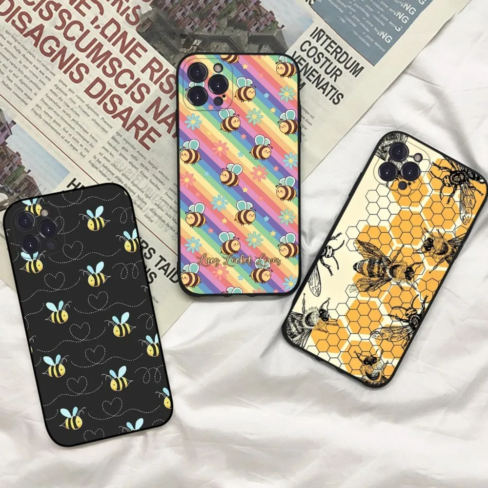 Cartoon Little Yellow Bees Phone Case For iPhone 15 14 11 12 13 Mini Pro XS Max Cover 6 7 8 Plus X XR SE 2020 Funda Shell